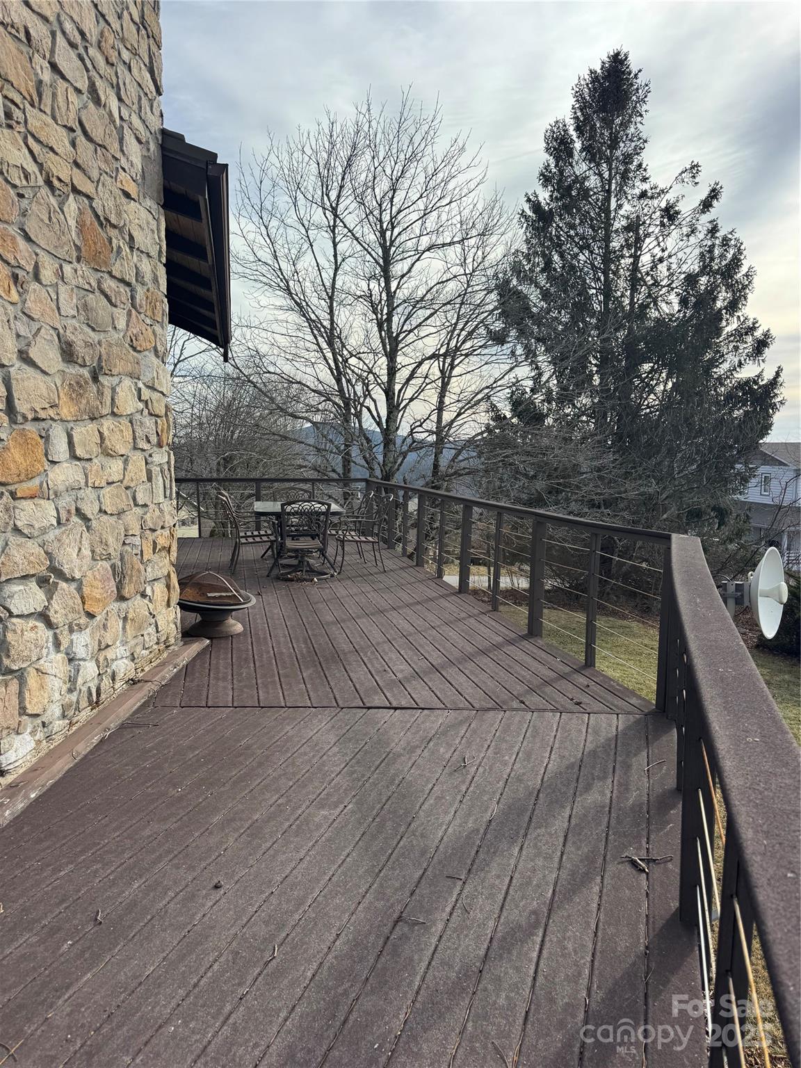160 Crestwood Circle — Newland
