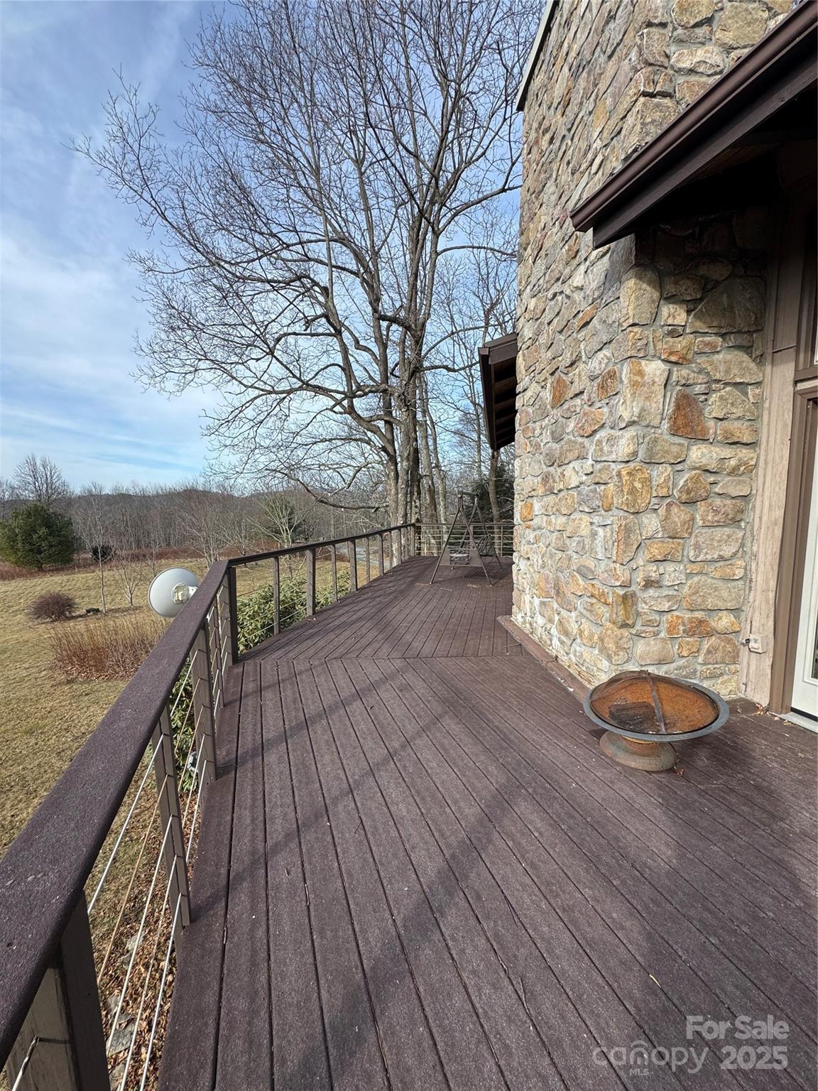 160 Crestwood Circle — Newland