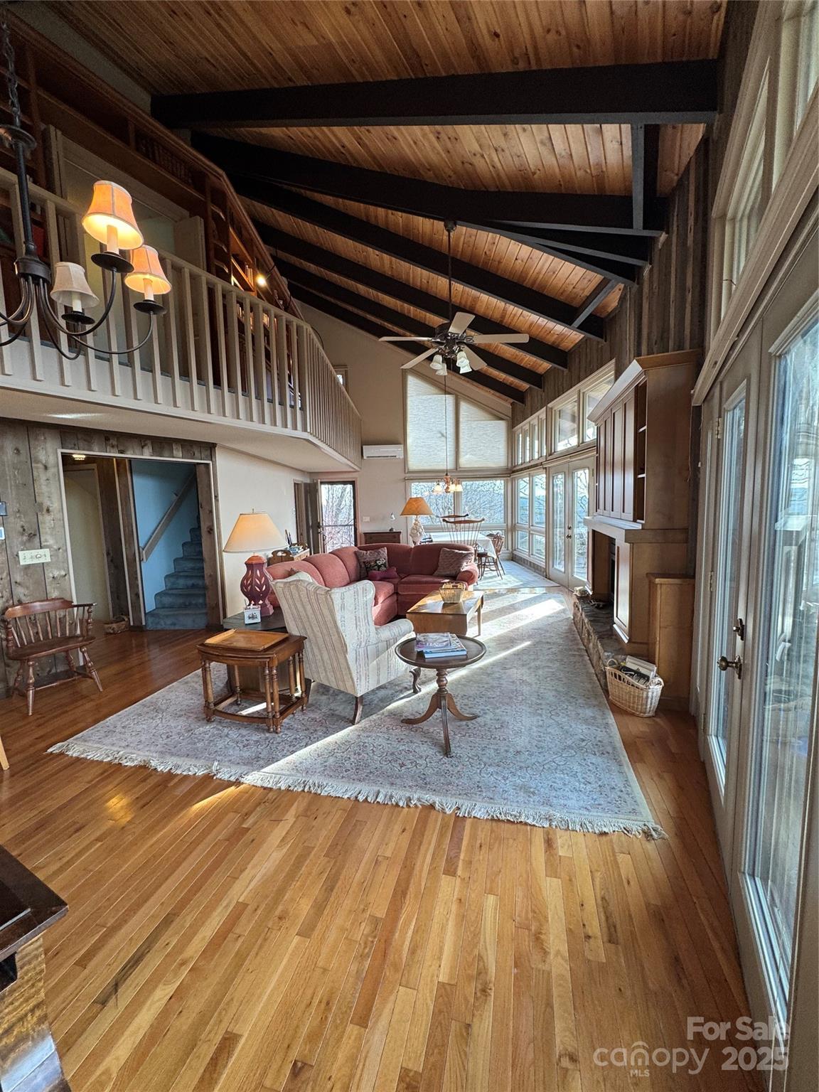 160 Crestwood Circle — Newland