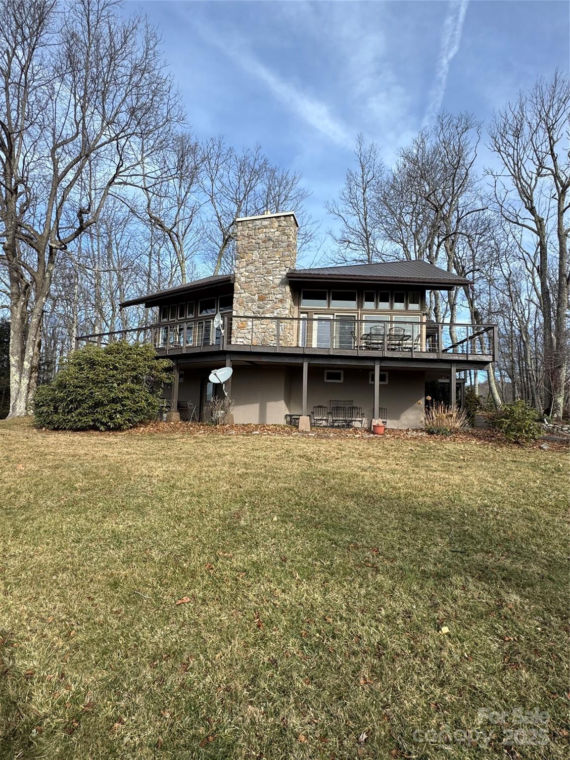 160 Crestwood Circle — Newland