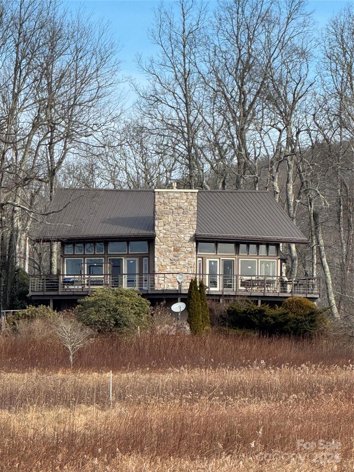 160 Crestwood Circle — Newland