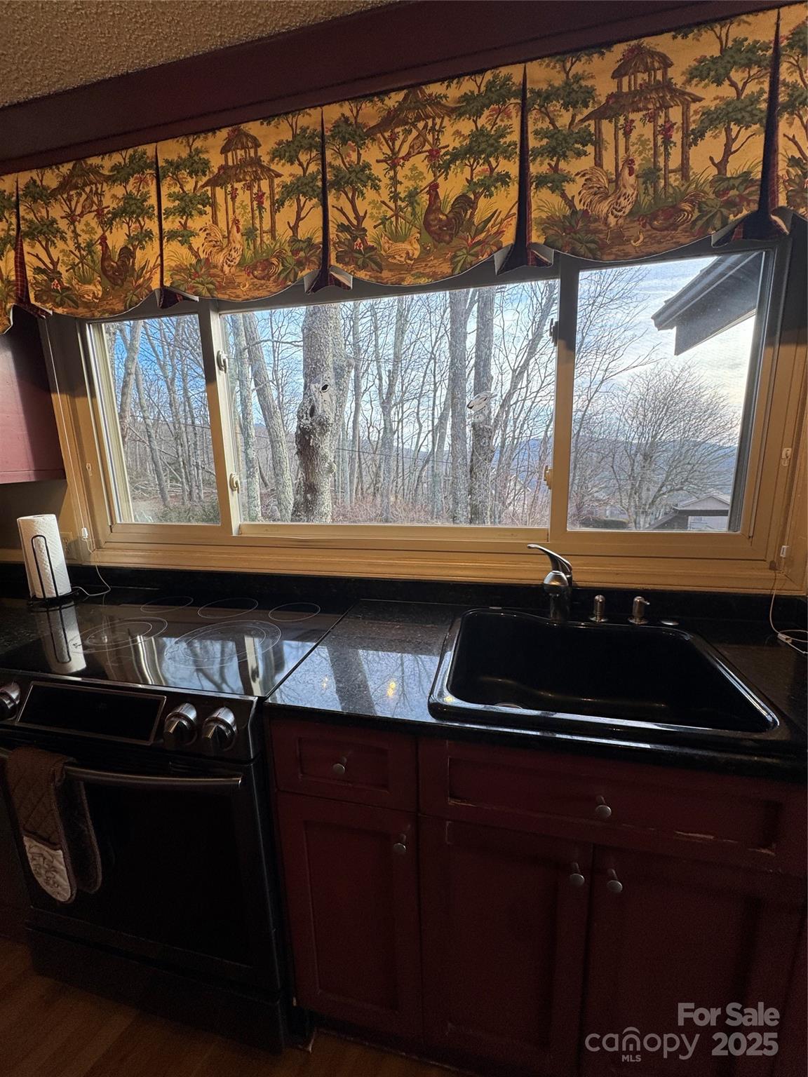 160 Crestwood Circle — Newland