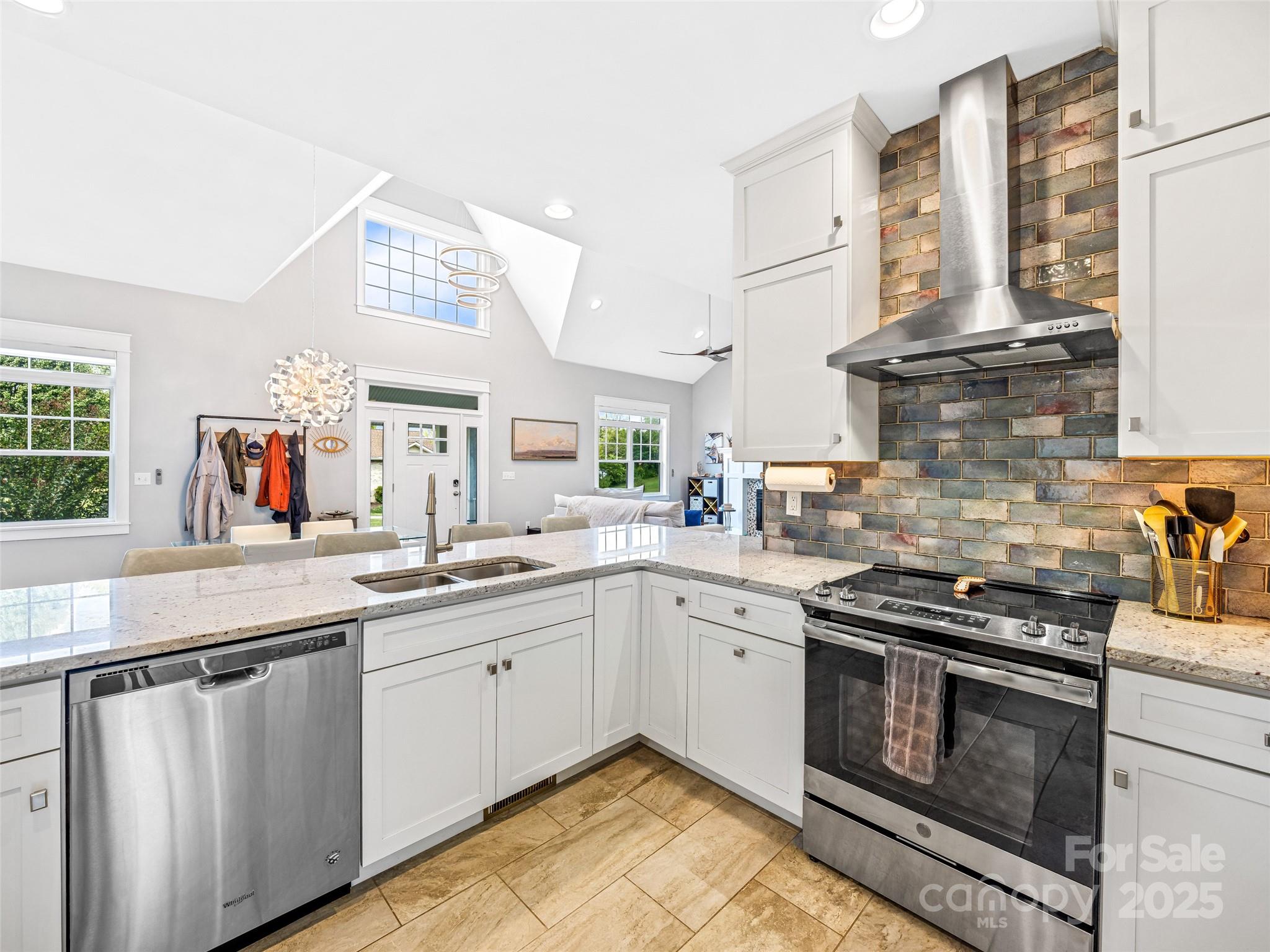 10 Warbler Drive — Fletcher