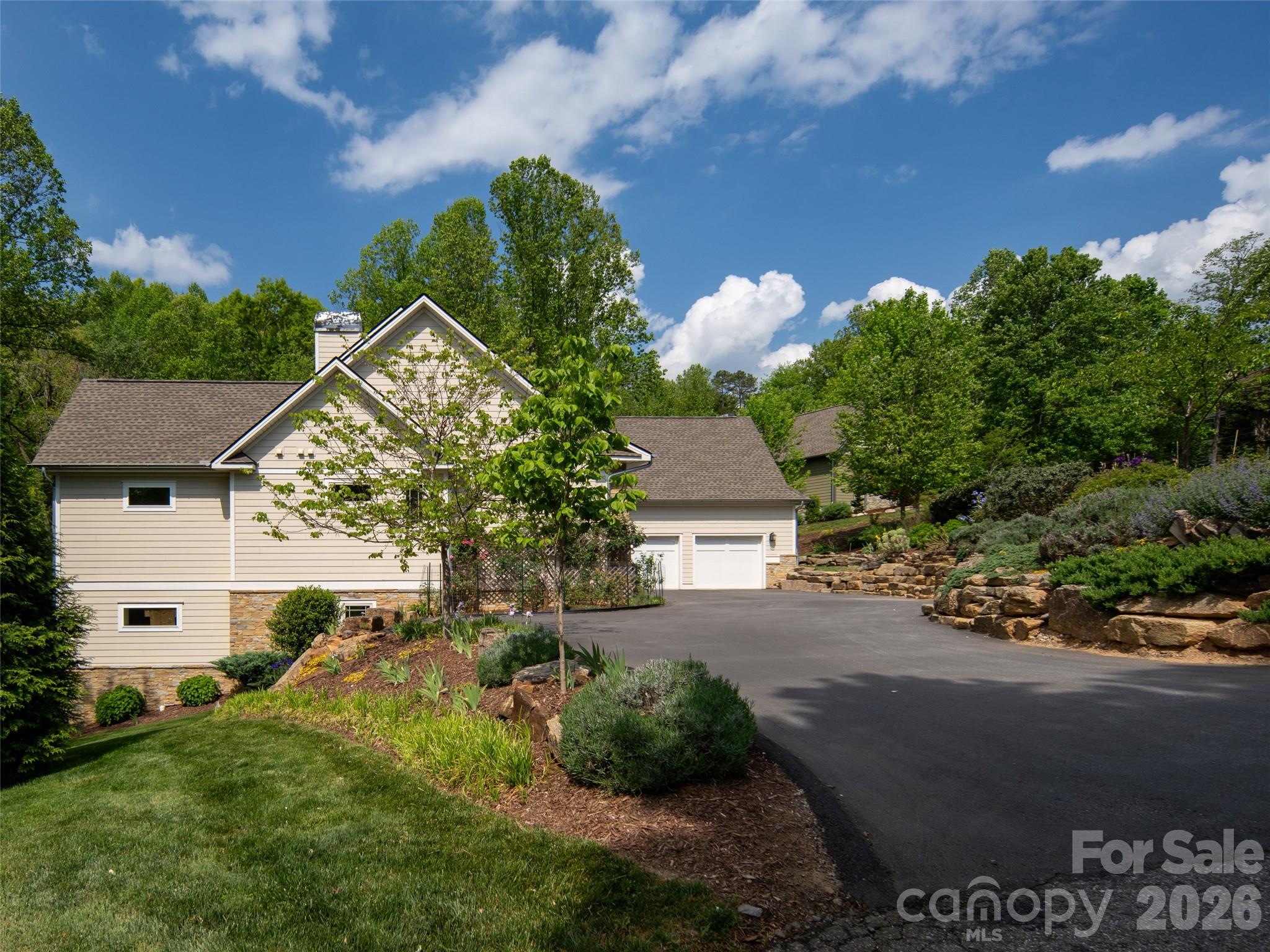 123 Orvis Stone Circle — Biltmore Lake
