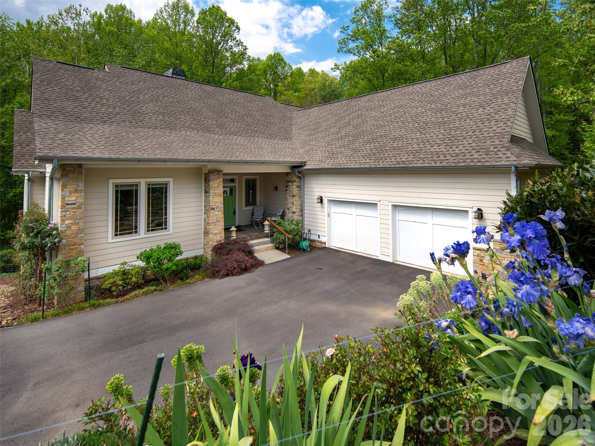 123 Orvis Stone Circle — Biltmore Lake