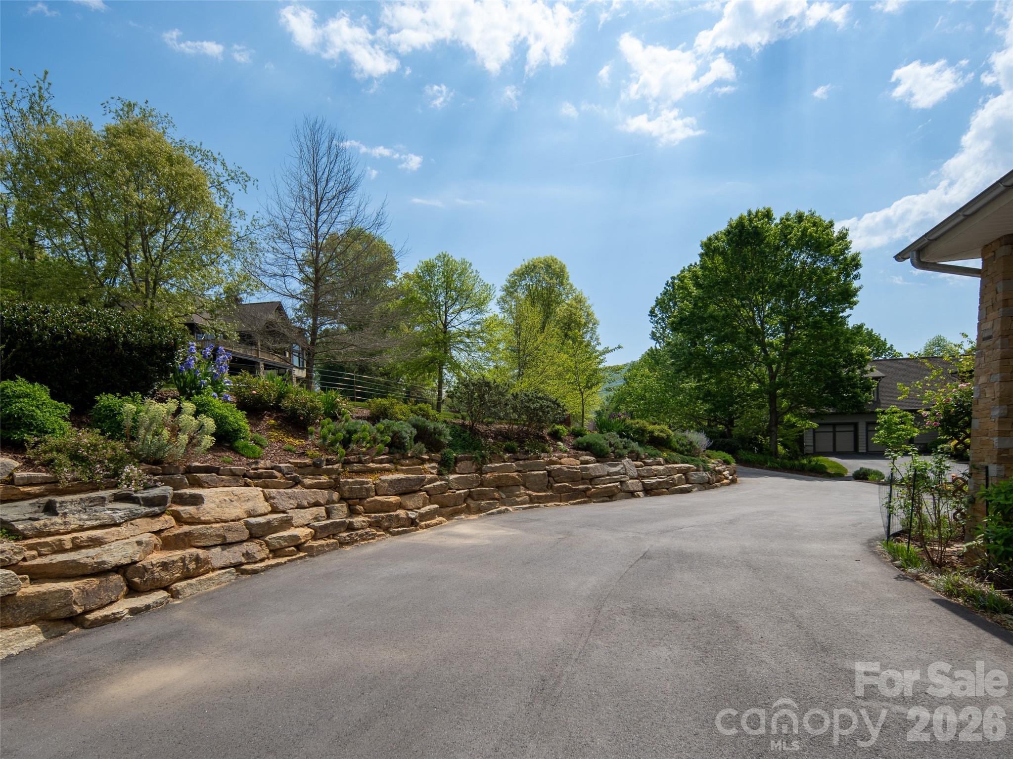 123 Orvis Stone Circle — Biltmore Lake