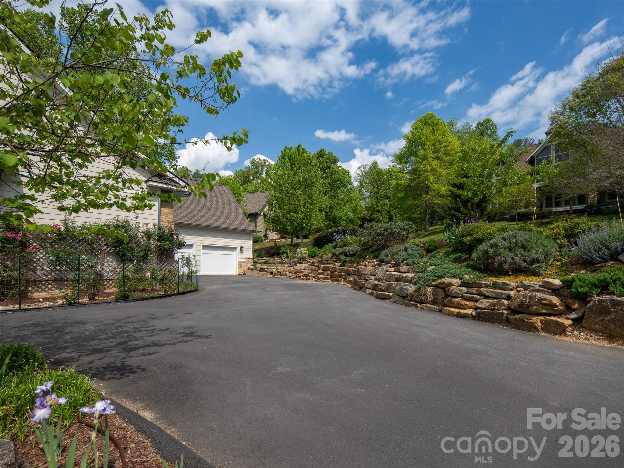 123 Orvis Stone Circle — Biltmore Lake