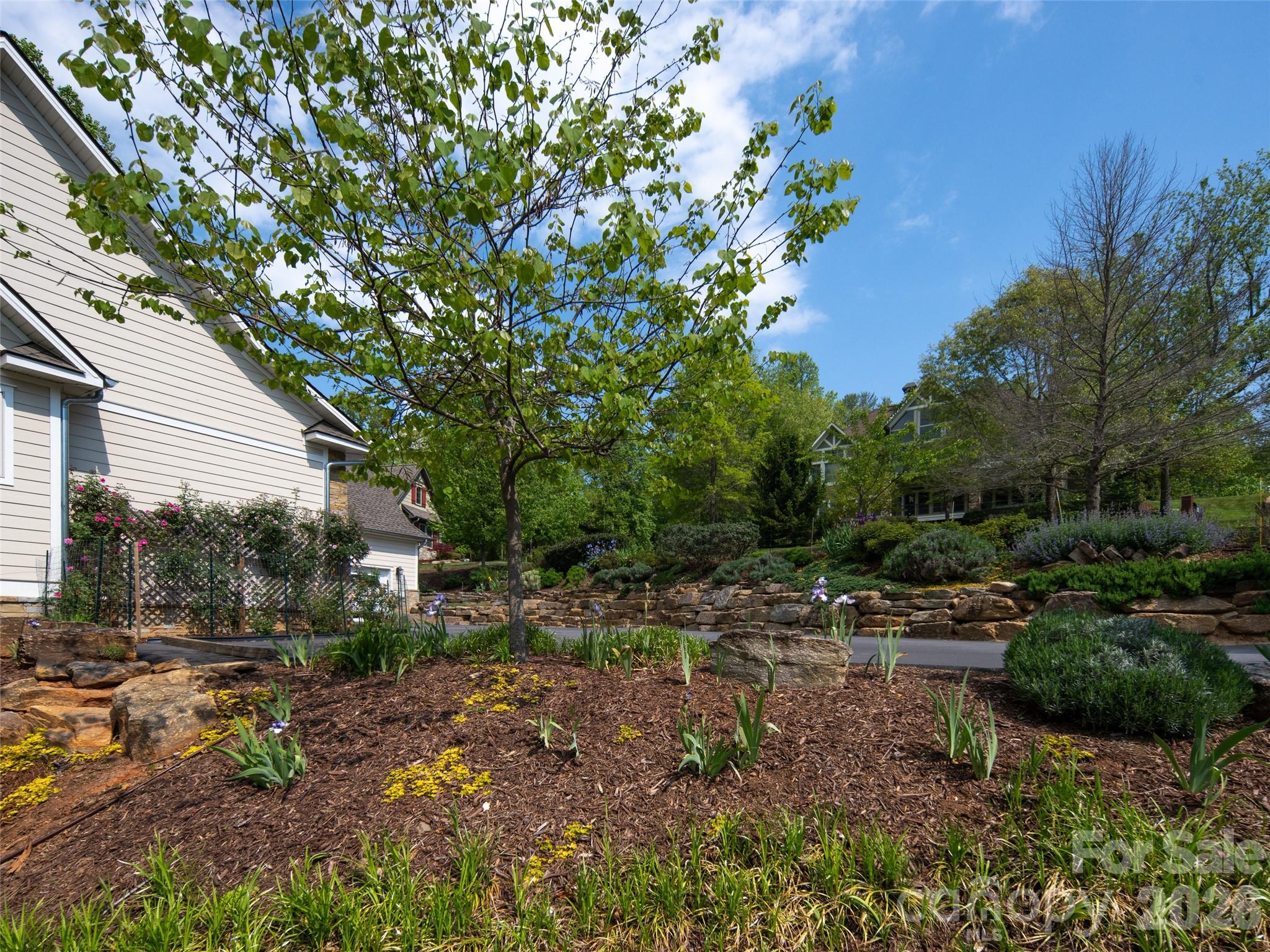 123 Orvis Stone Circle — Biltmore Lake