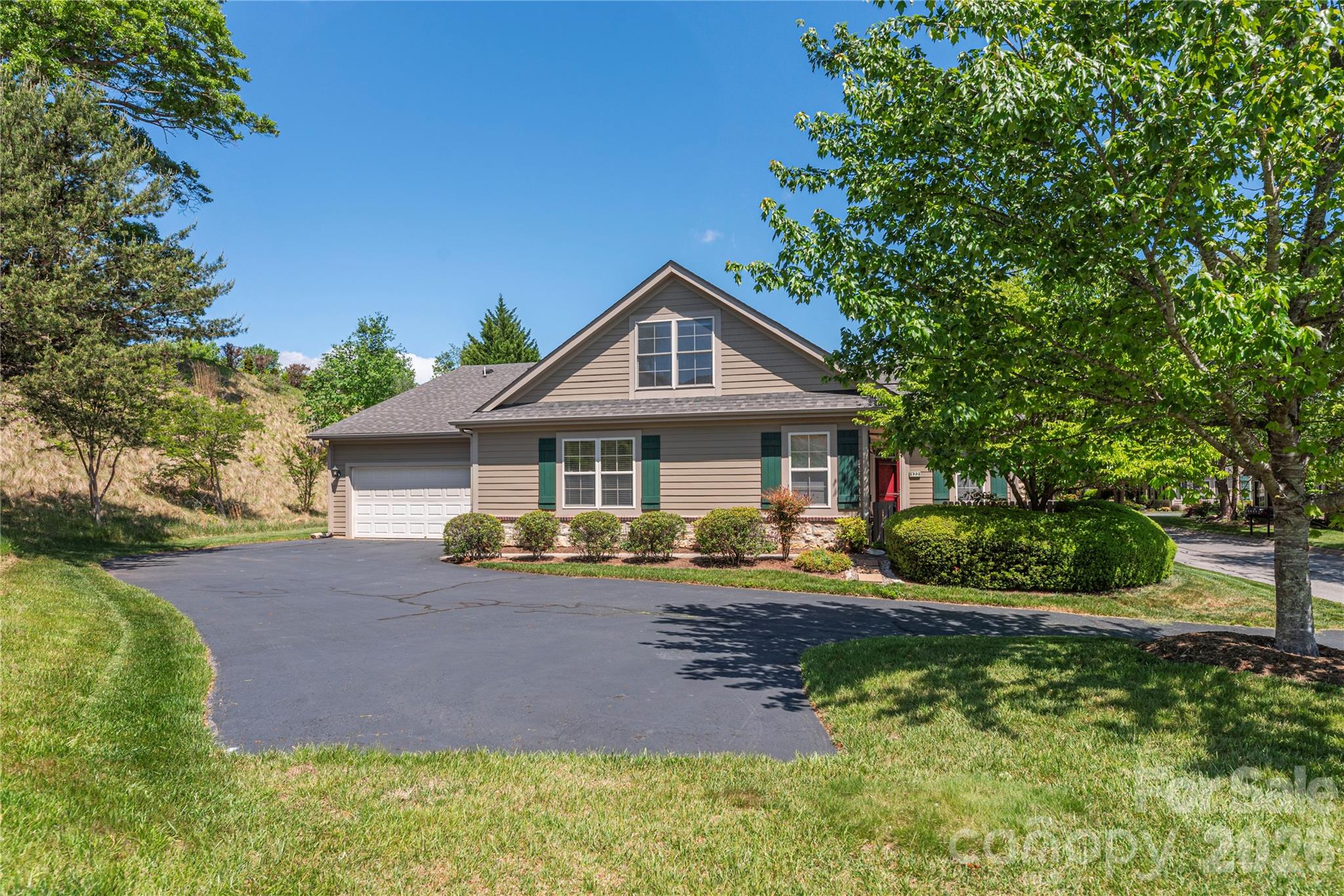 122 Outlook Circle — Swannanoa