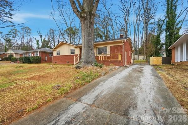 5326 Dolphin Lane — Charlotte