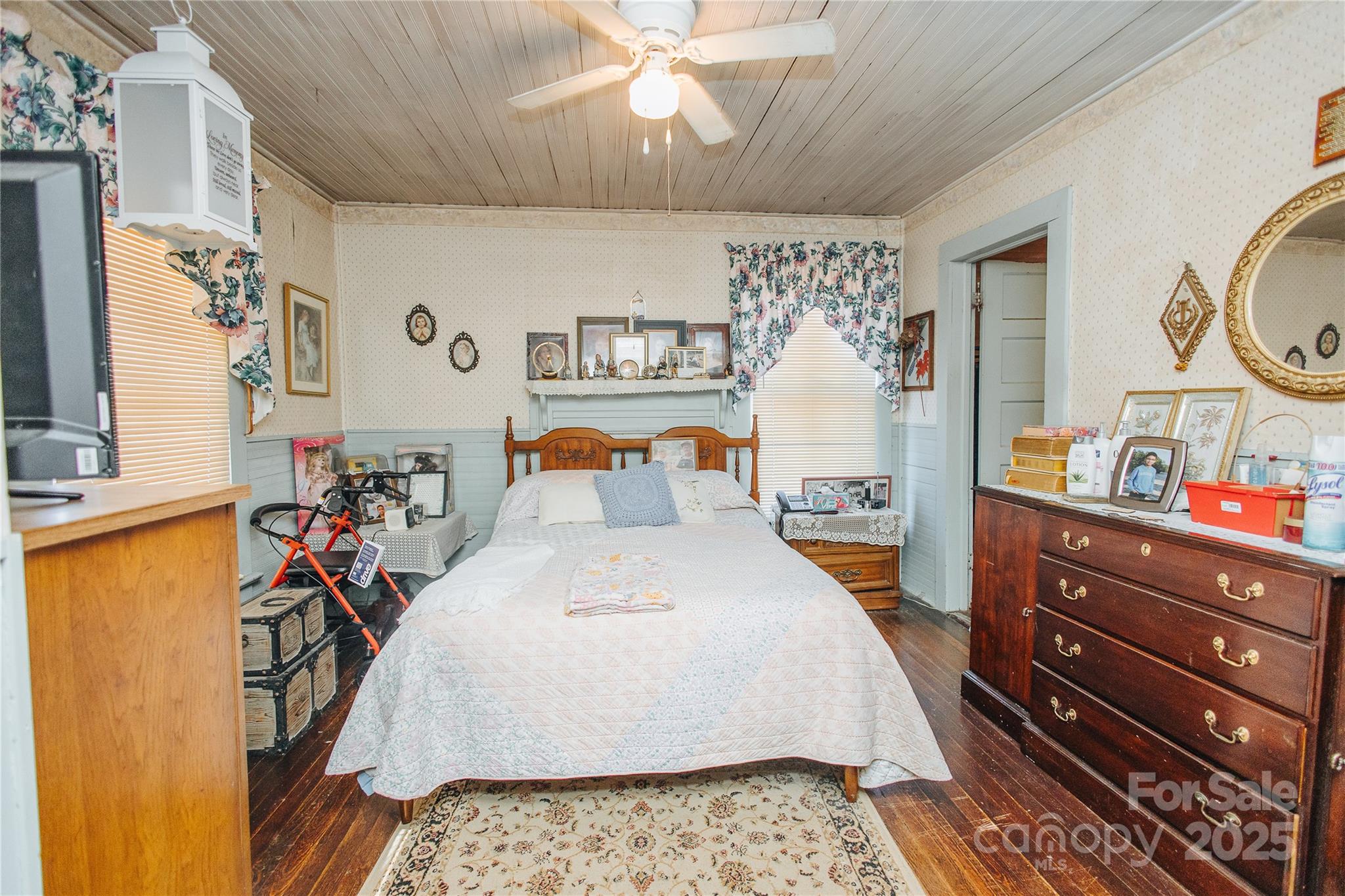 63 Clear Creek Road — Marion