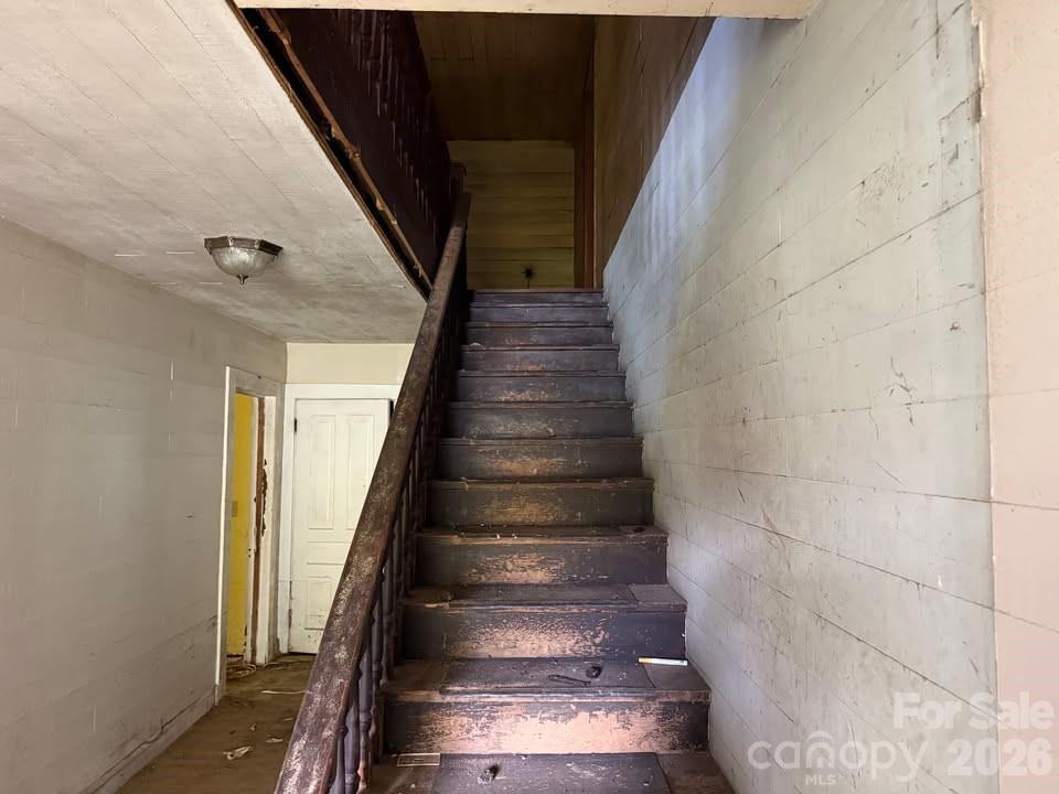 166 Old Helton School Road — Lansing