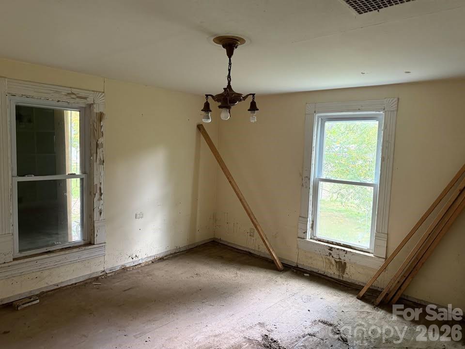 166 Old Helton School Road — Lansing