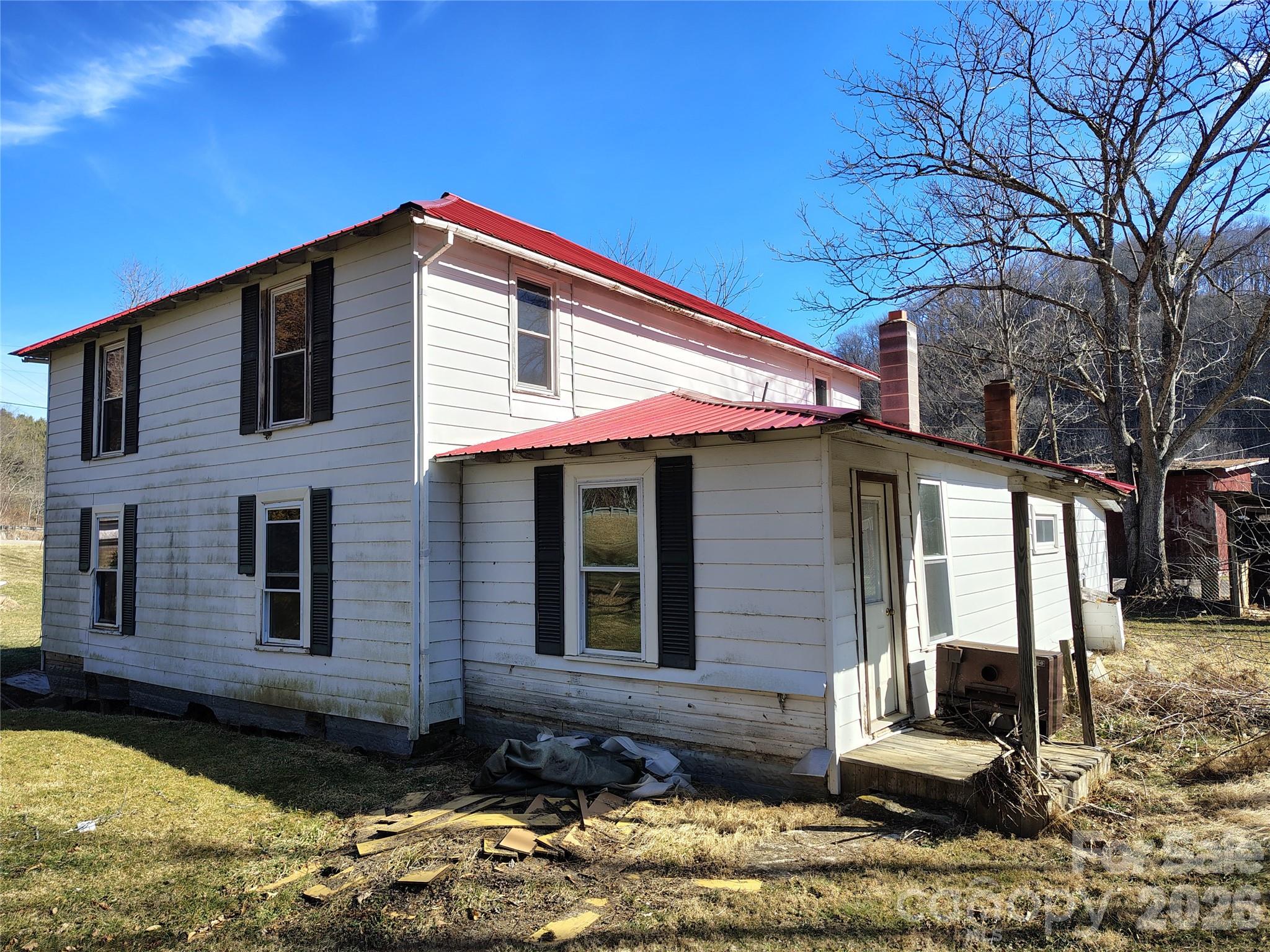 166 Old Helton School Road — Lansing