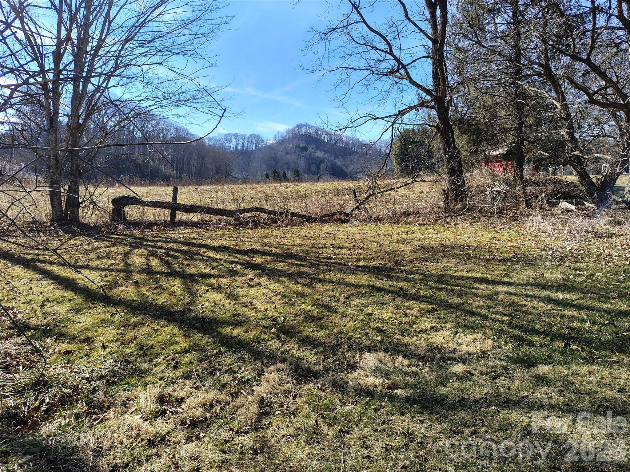 166 Old Helton School Road — Lansing
