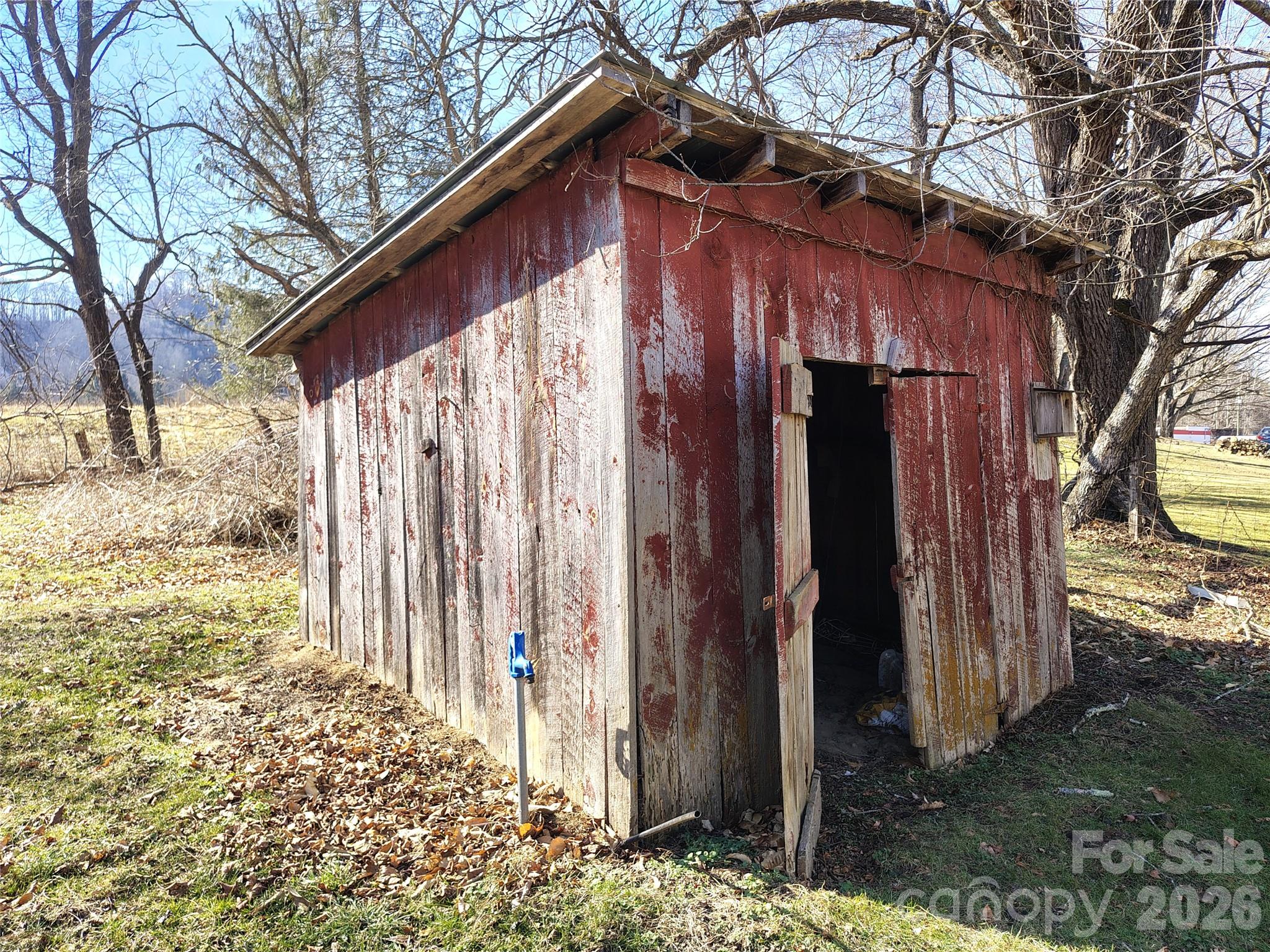 166 Old Helton School Road — Lansing