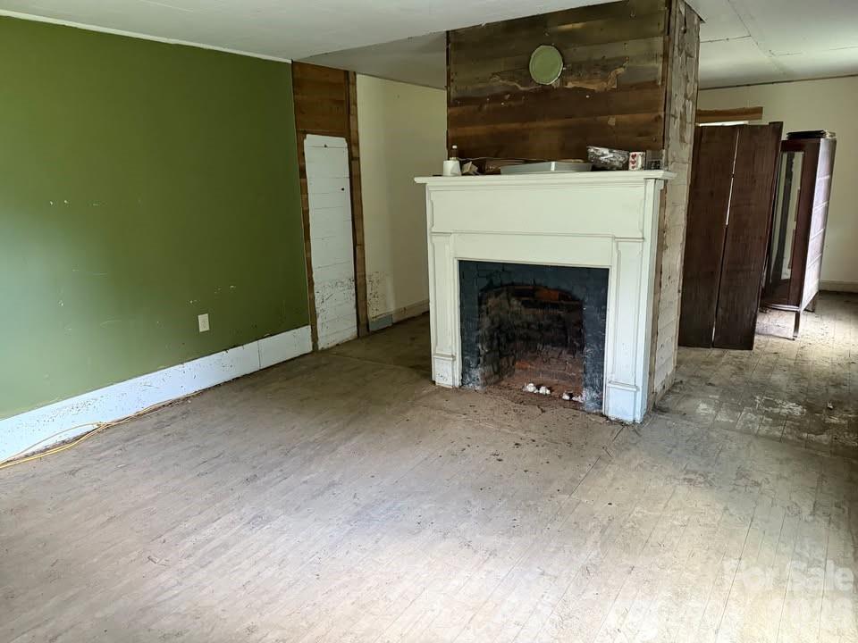 166 Old Helton School Road — Lansing