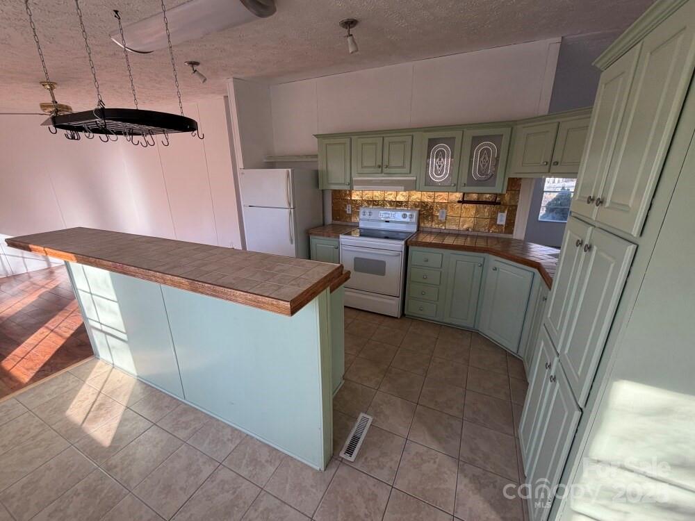 2687 1st Avenue NW — Catawba