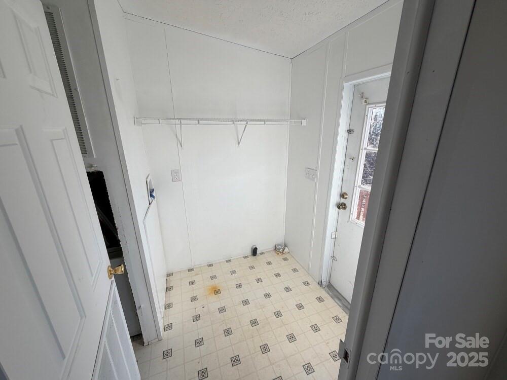 2687 1st Avenue NW — Catawba