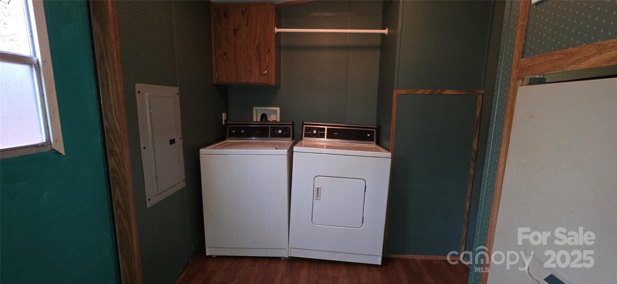 2111 Boxcar Road — Lancaster