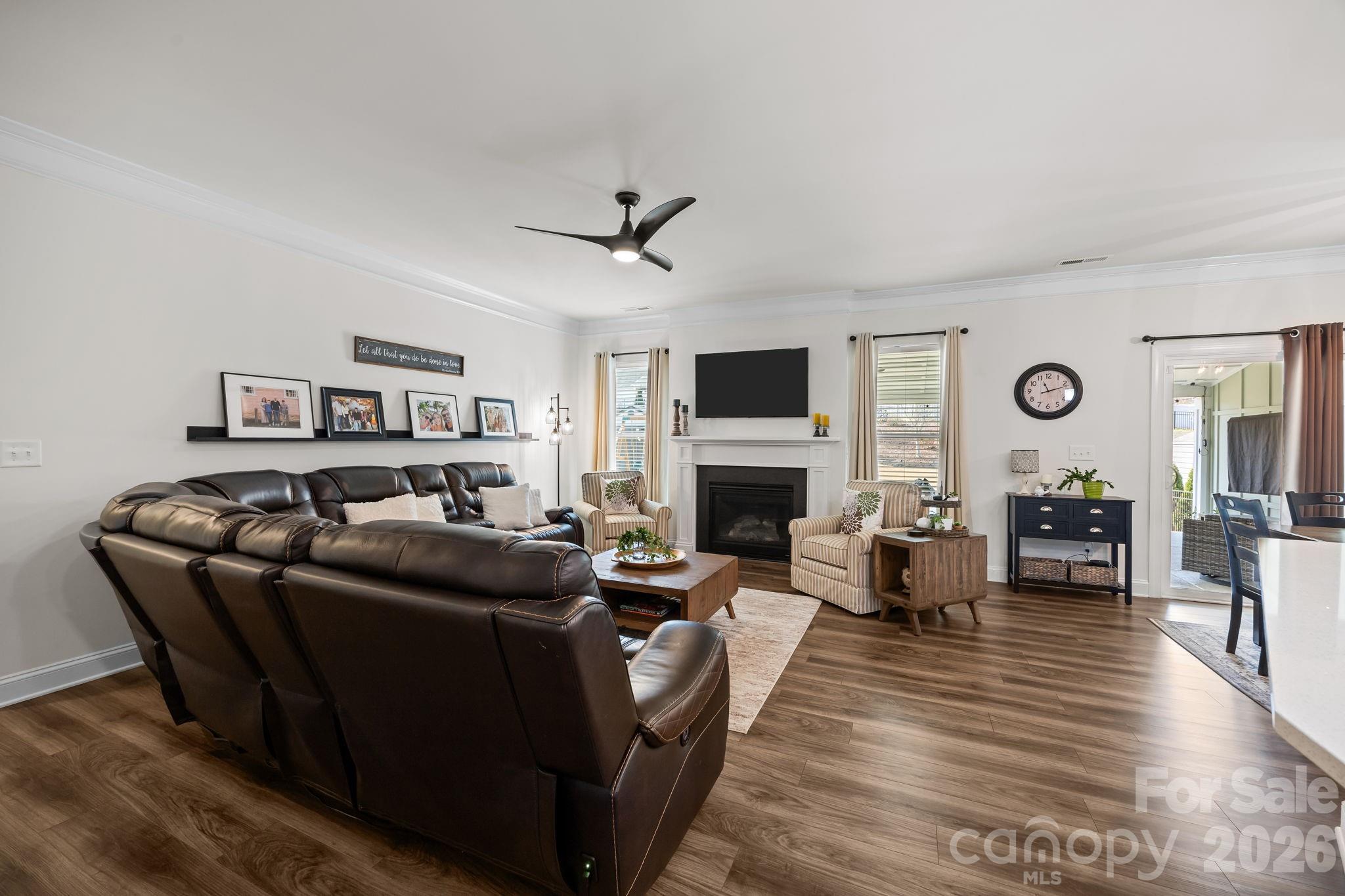 5327 Pembrey Drive — Denver