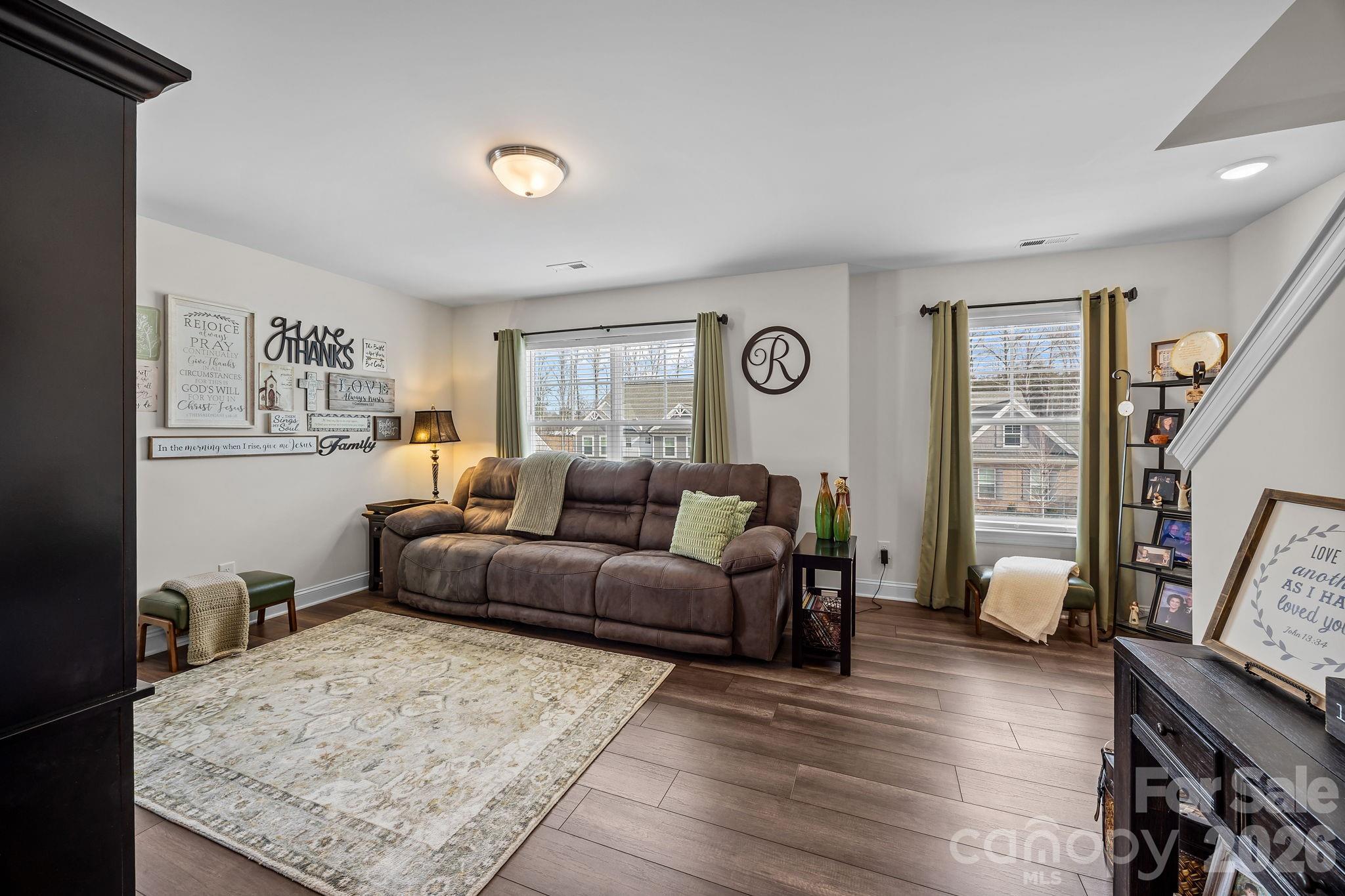 5327 Pembrey Drive — Denver