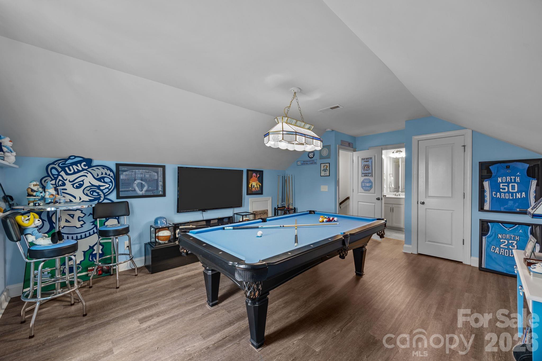 5327 Pembrey Drive — Denver