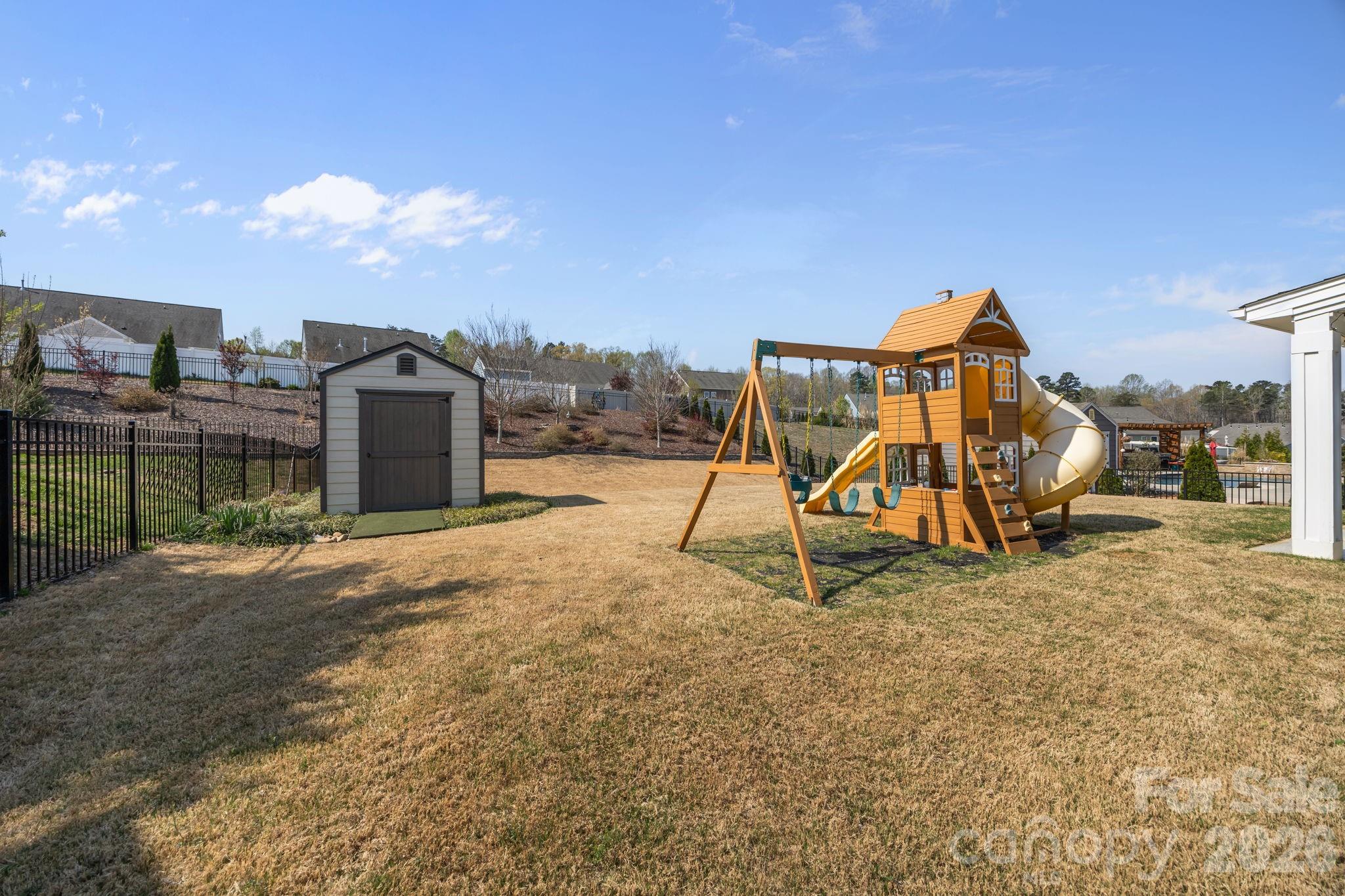 5327 Pembrey Drive — Denver
