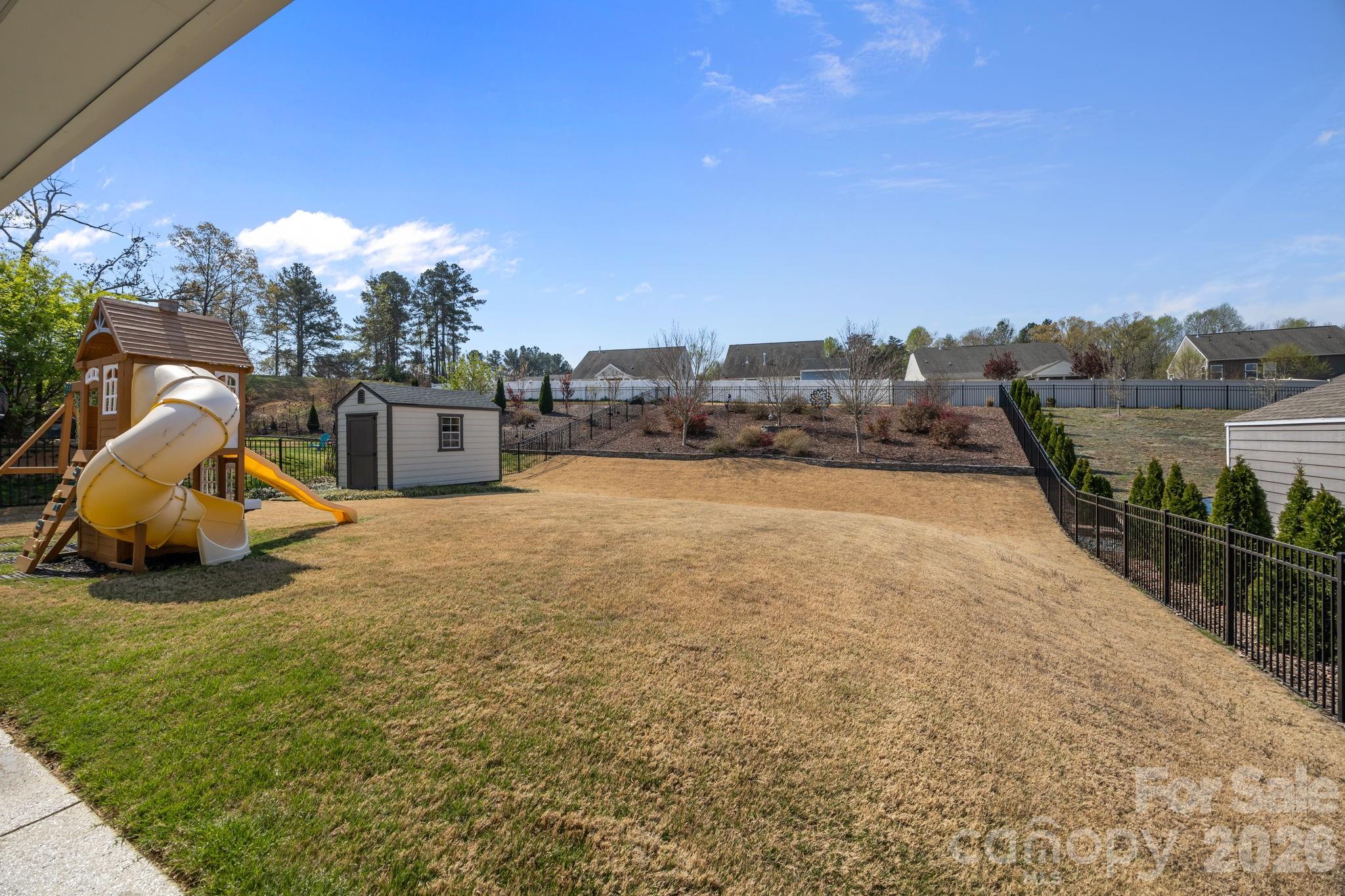 5327 Pembrey Drive — Denver