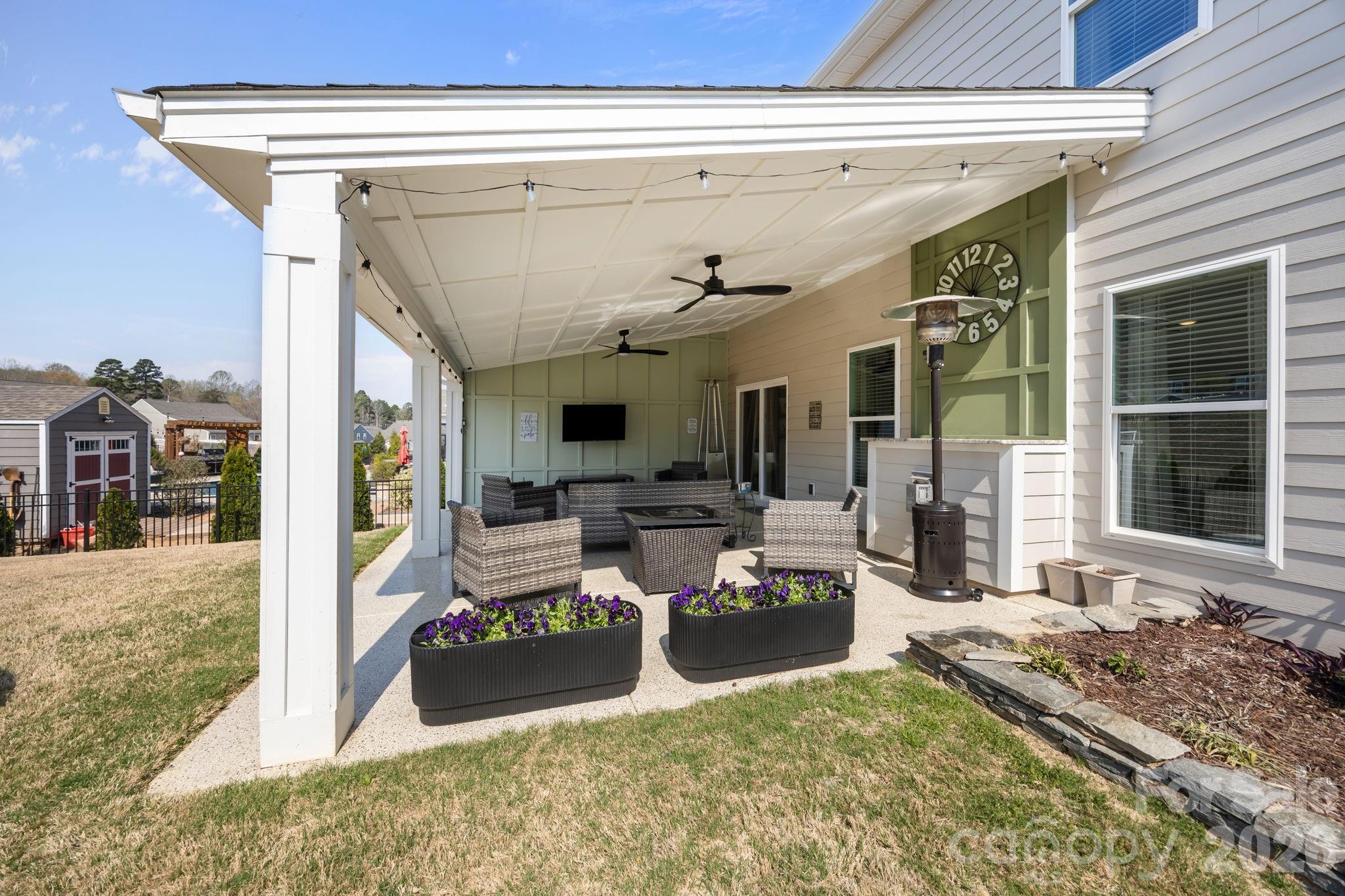 5327 Pembrey Drive — Denver