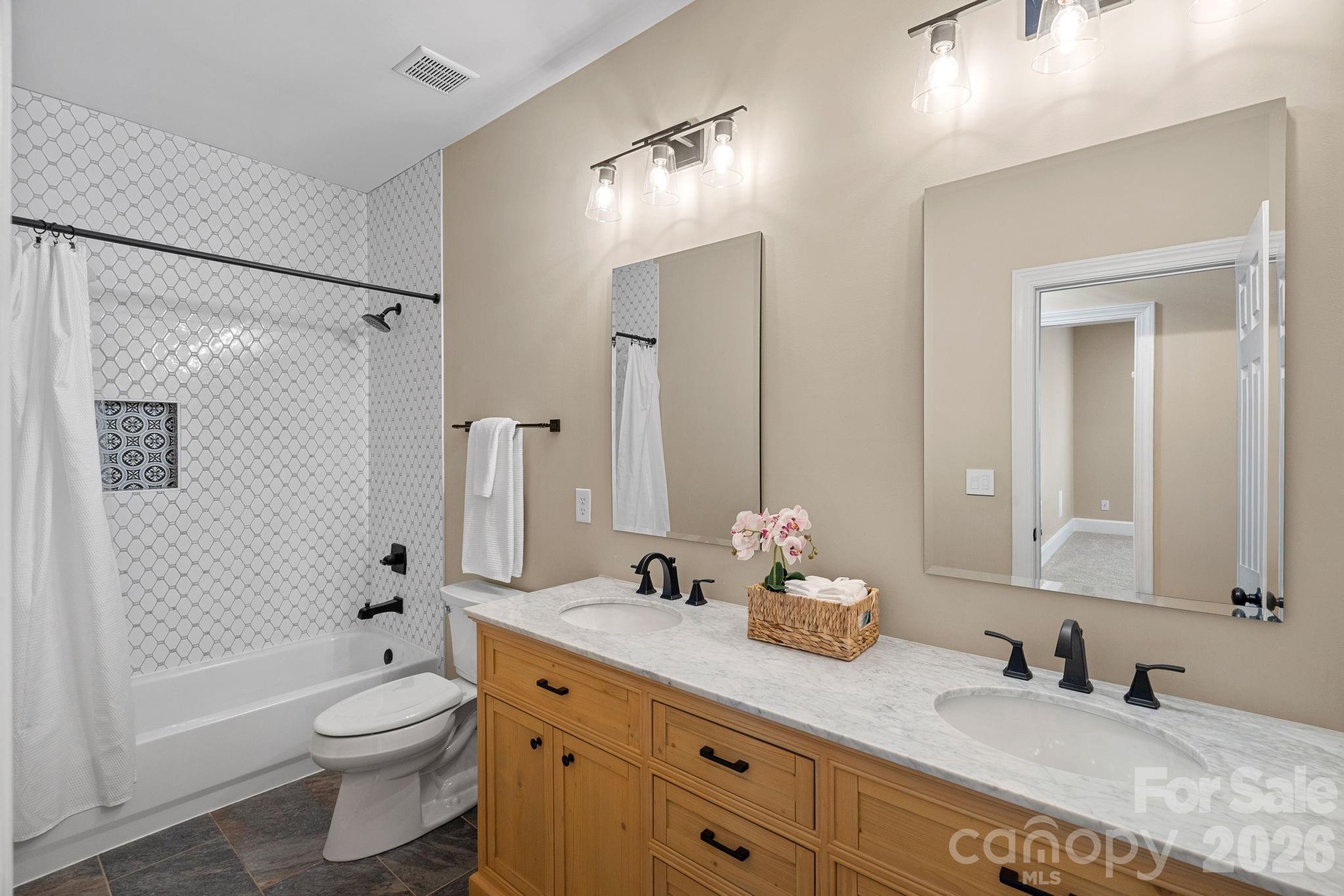 254 Bay Harbour Road — Mooresville