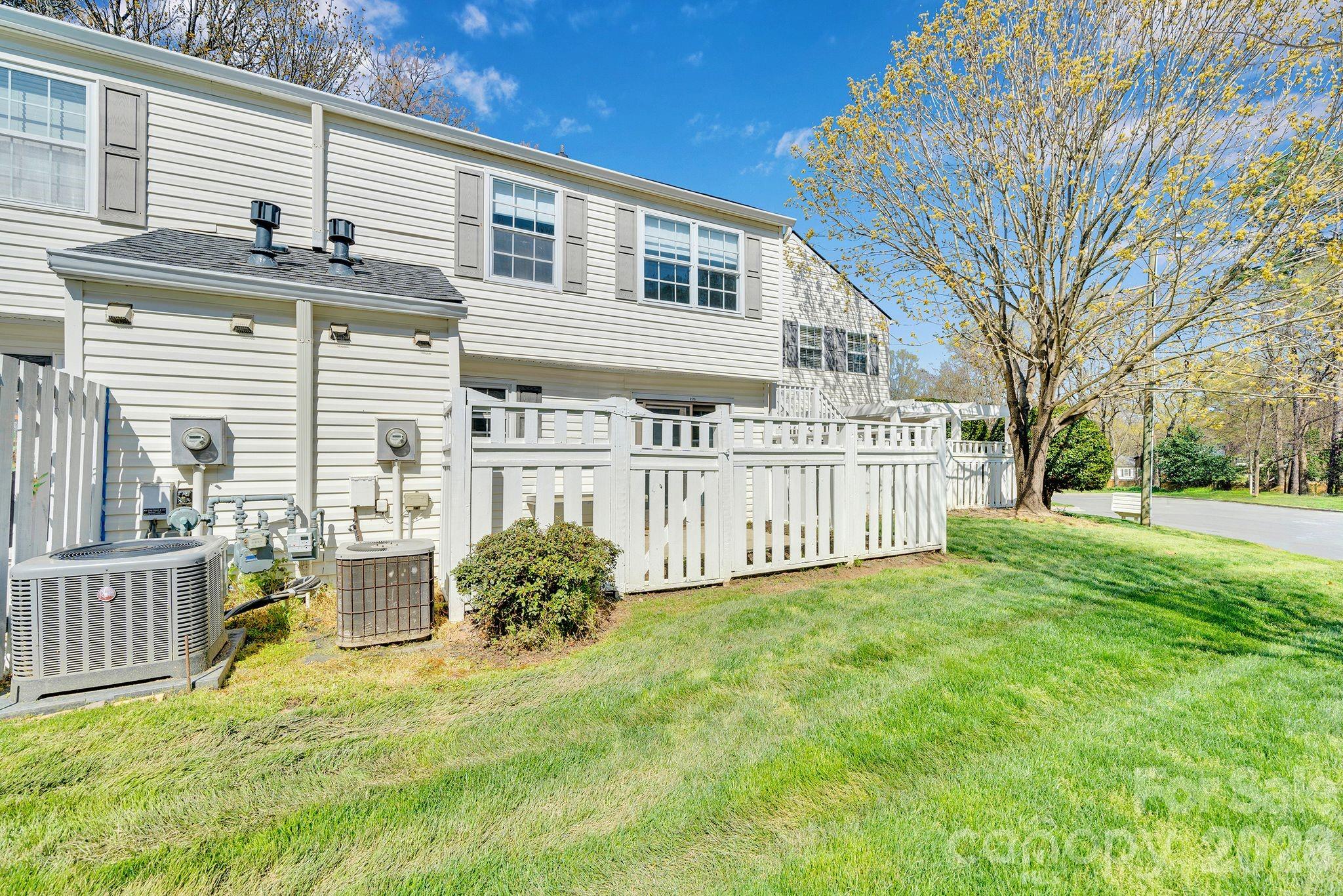 8510 Castle Pine Court — Charlotte