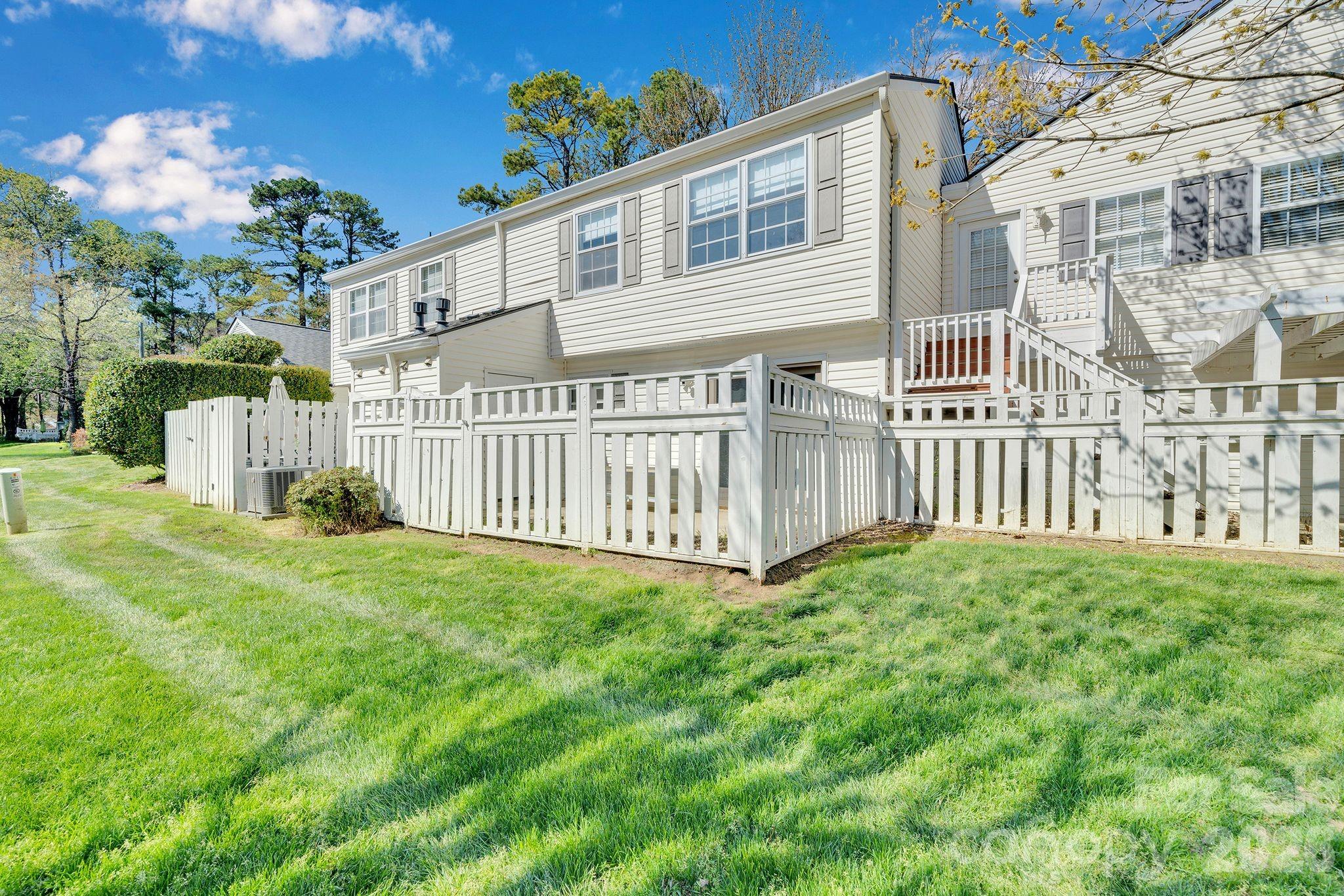 8510 Castle Pine Court — Charlotte