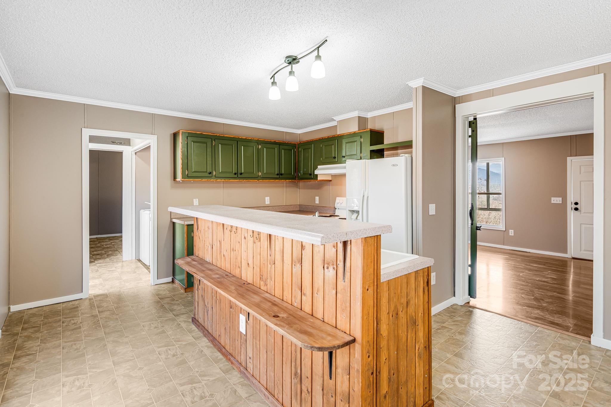 15 Cyrus Lane — Weaverville