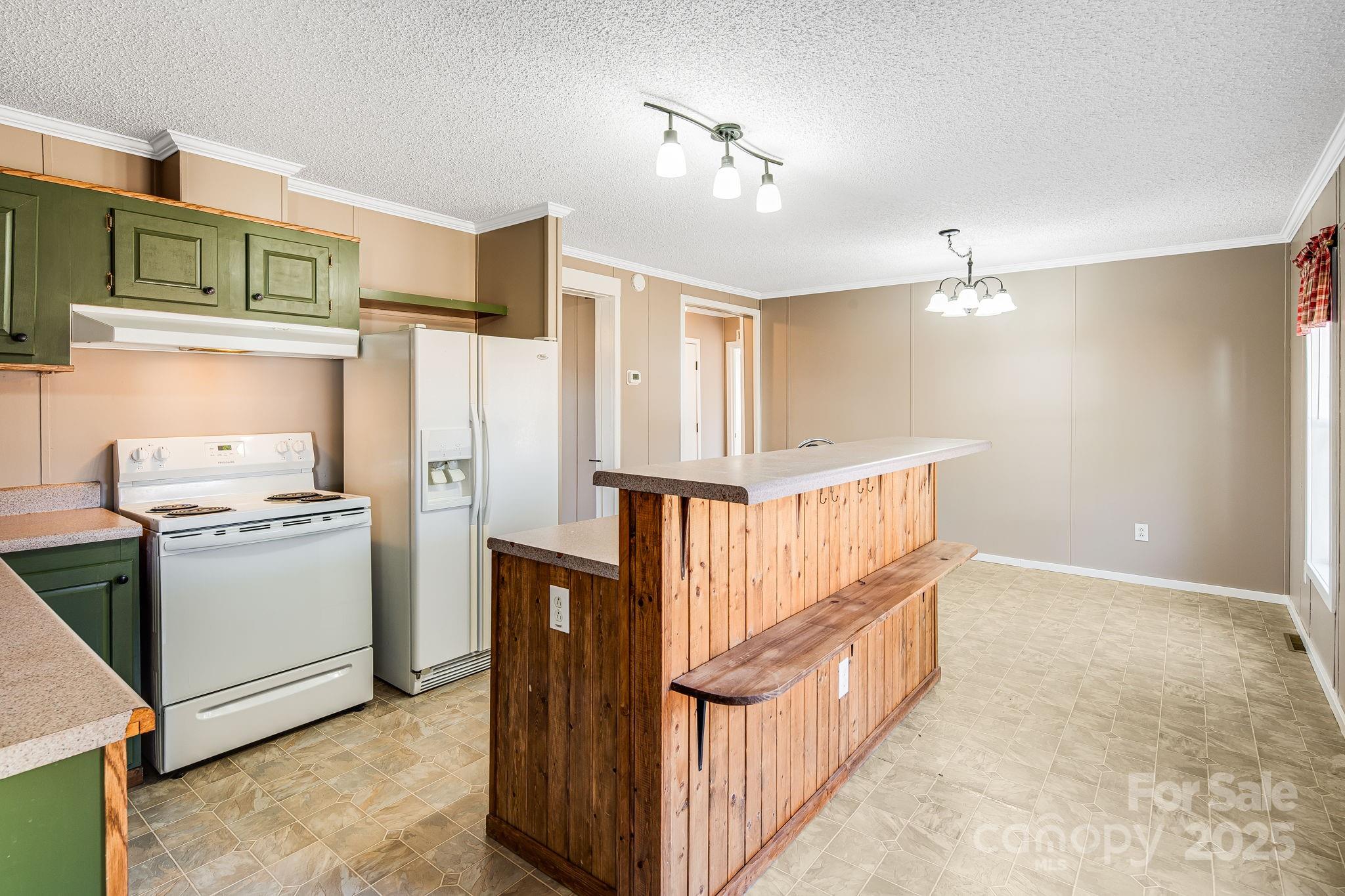 15 Cyrus Lane — Weaverville