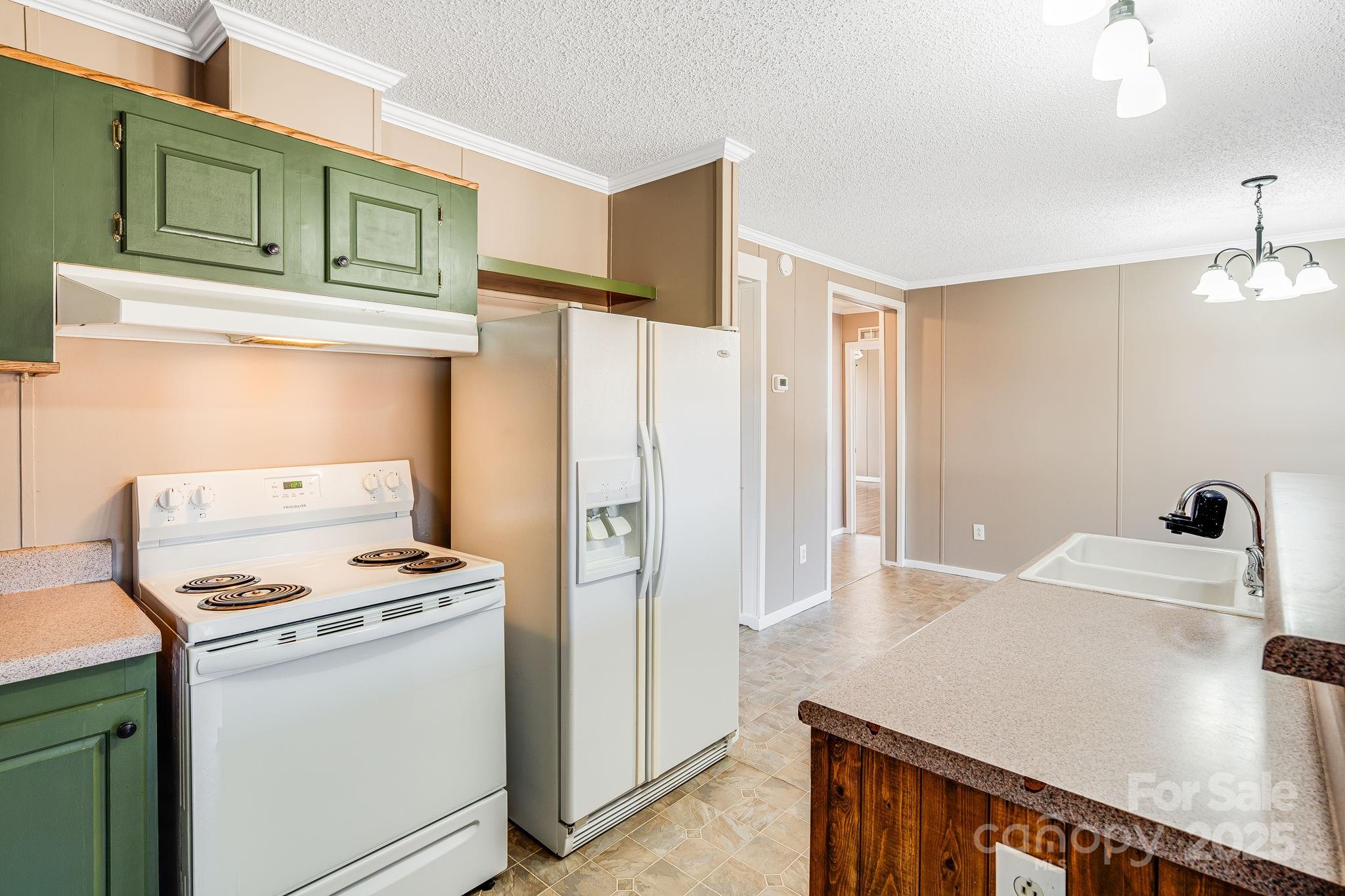 15 Cyrus Lane — Weaverville