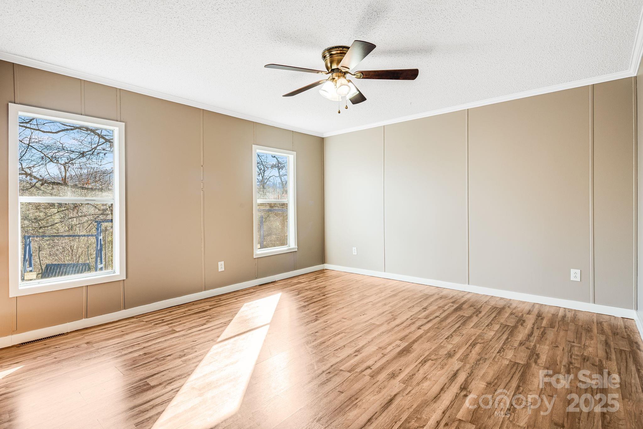 15 Cyrus Lane — Weaverville