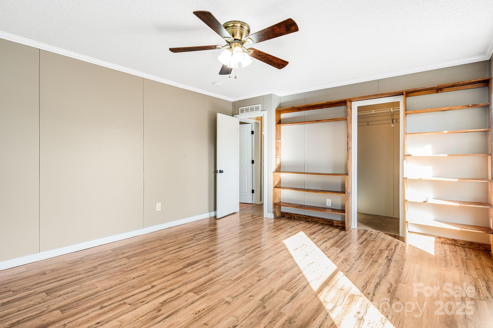 15 Cyrus Lane — Weaverville