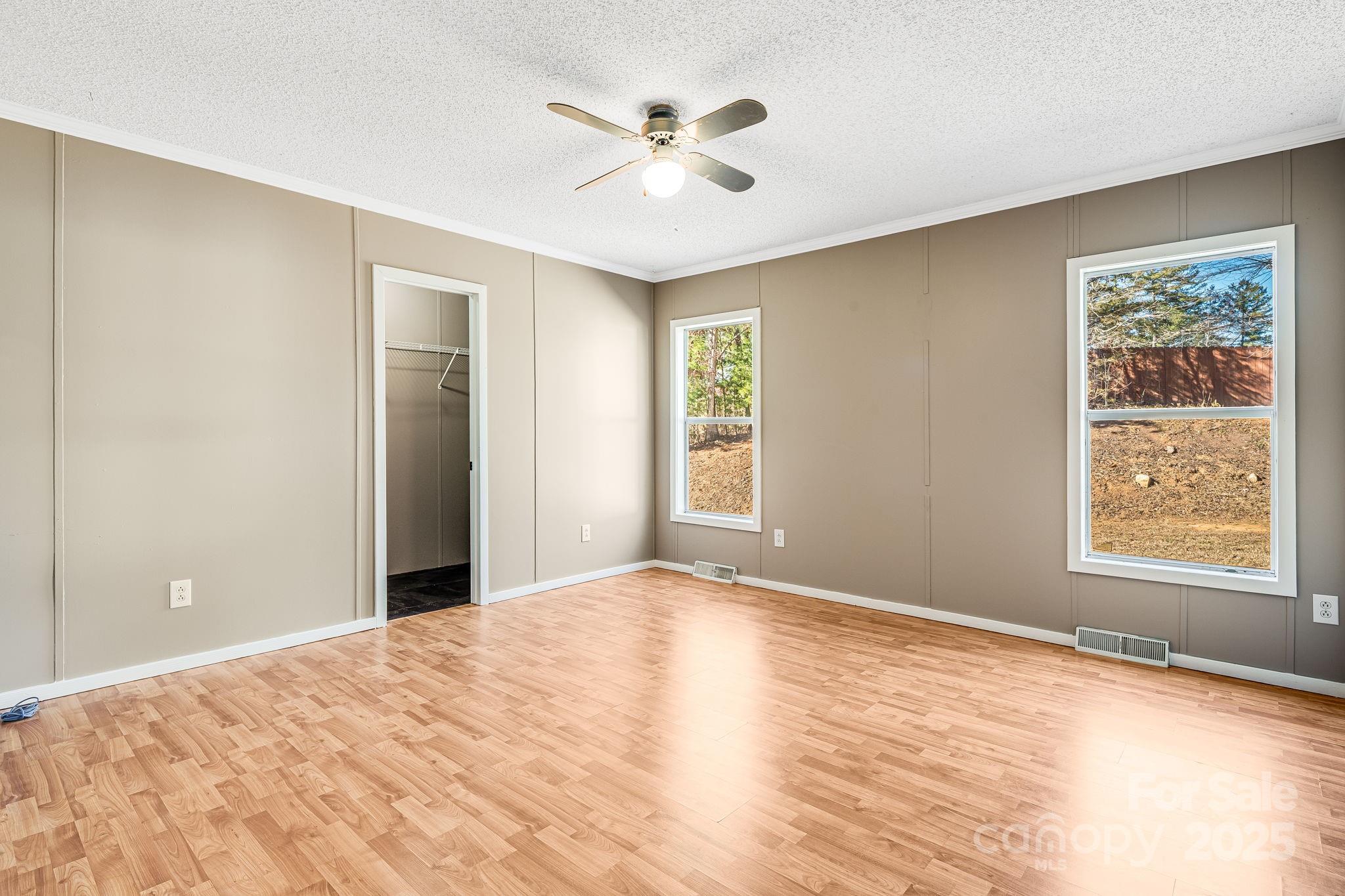 15 Cyrus Lane — Weaverville