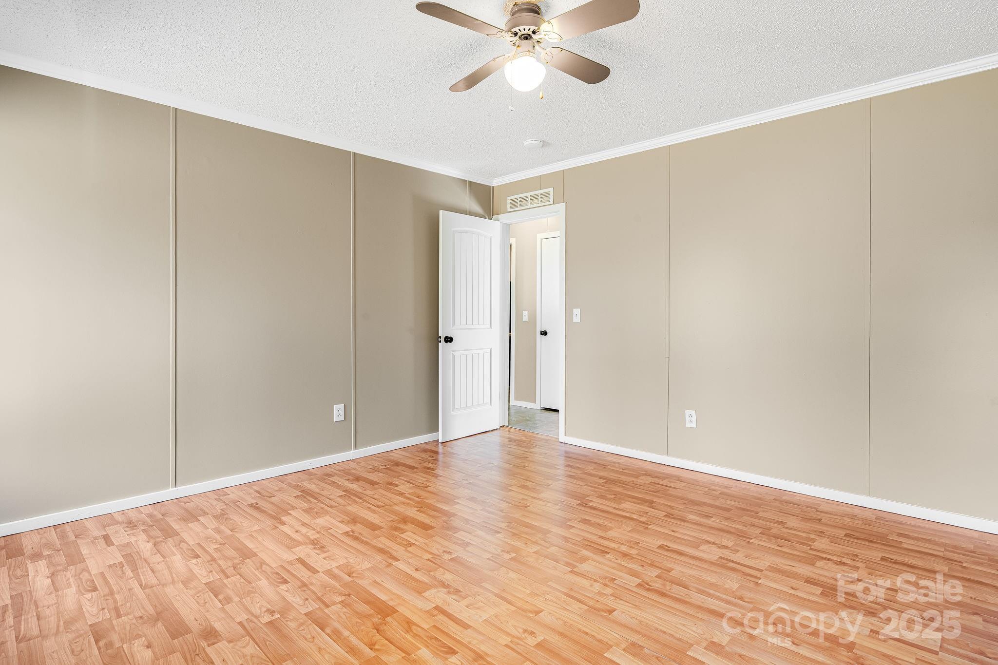 15 Cyrus Lane — Weaverville