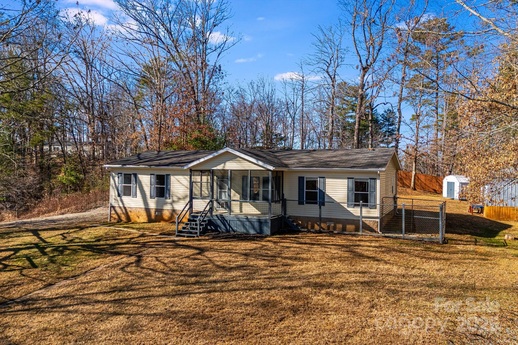 15 Cyrus Lane — Weaverville