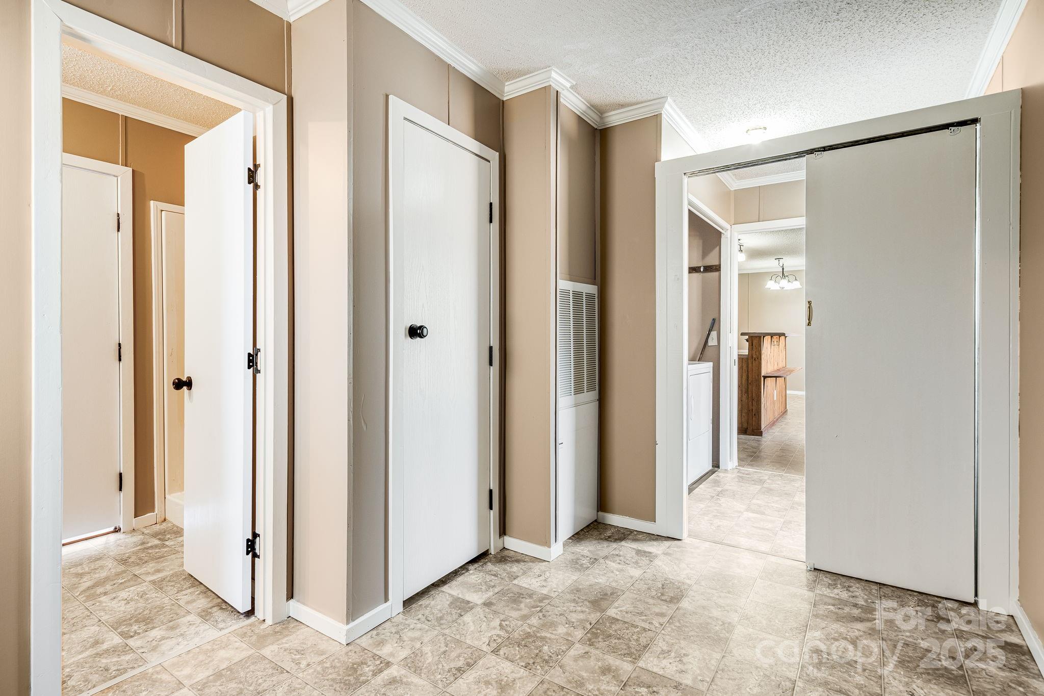 15 Cyrus Lane — Weaverville