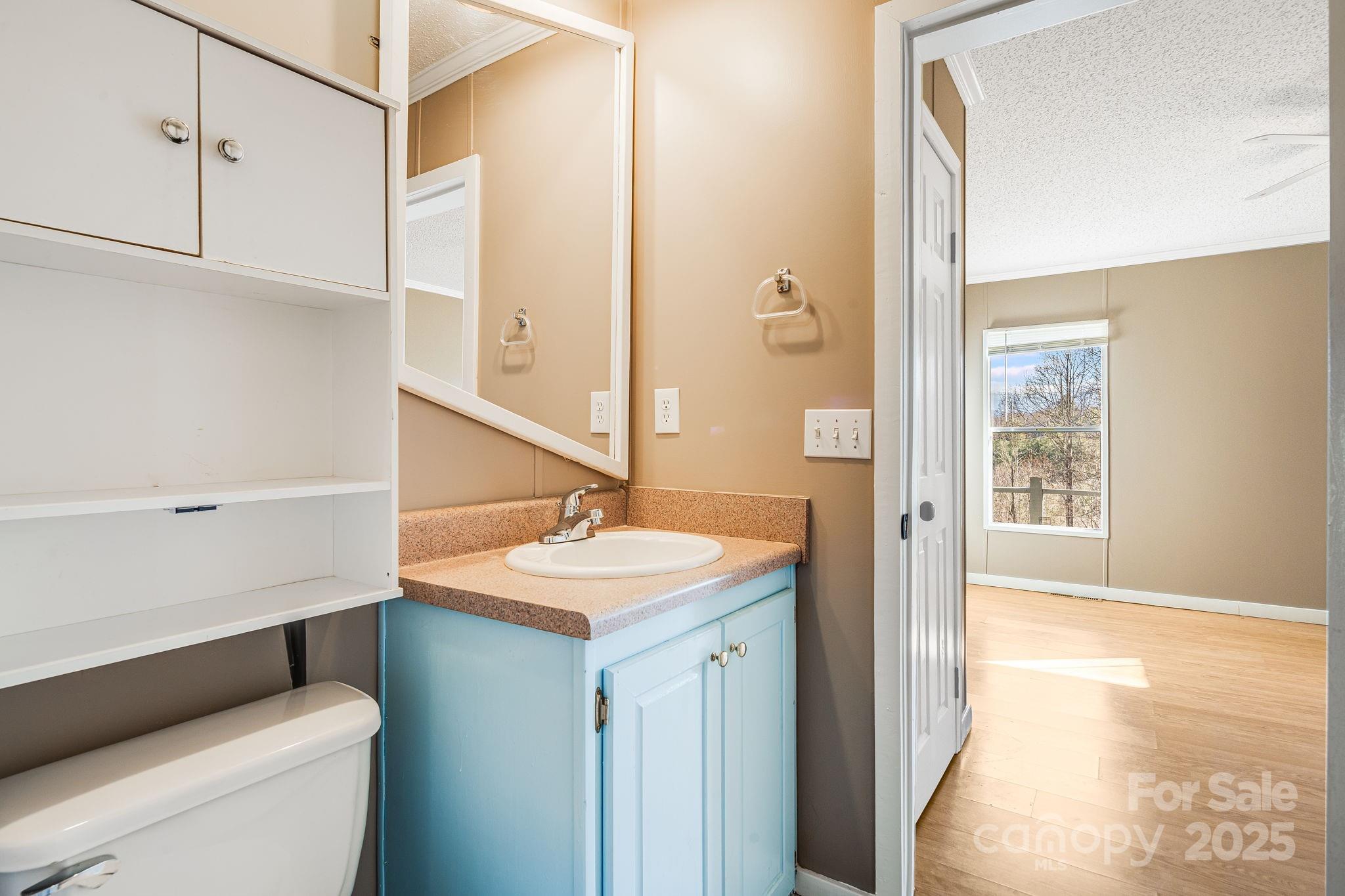 15 Cyrus Lane — Weaverville