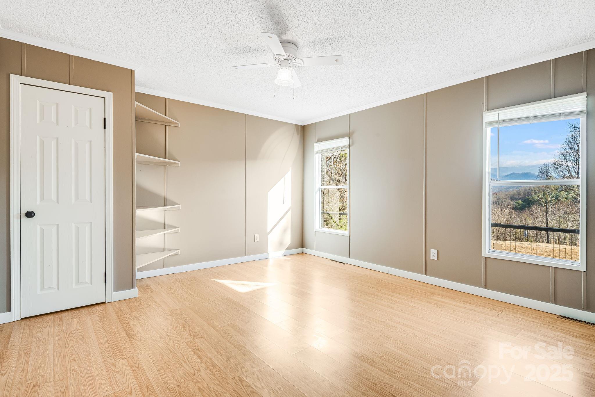 15 Cyrus Lane — Weaverville