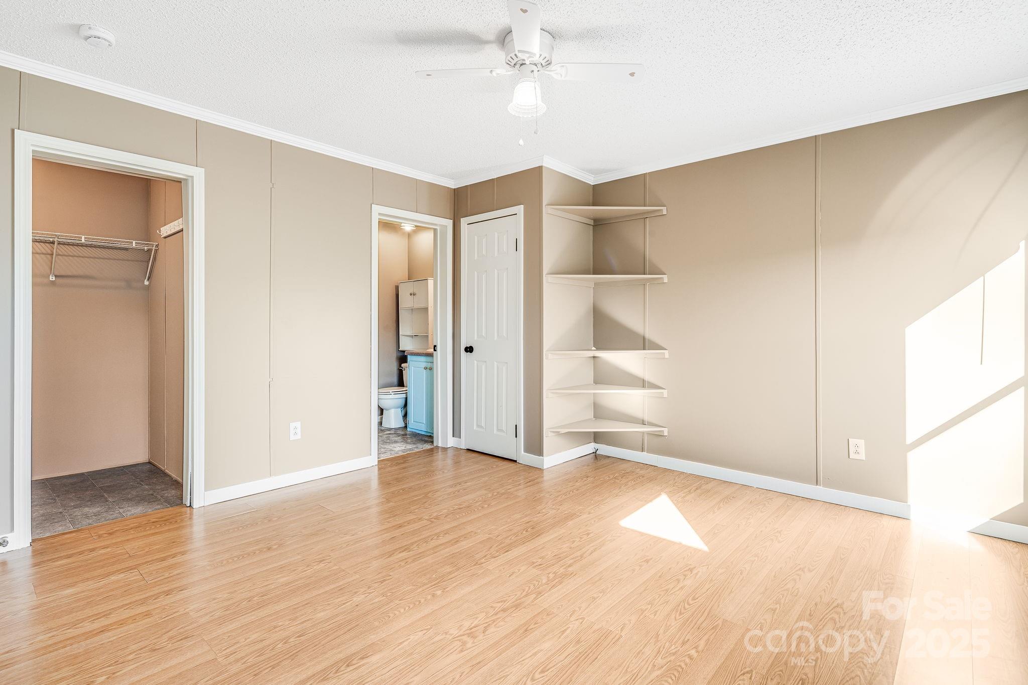 15 Cyrus Lane — Weaverville