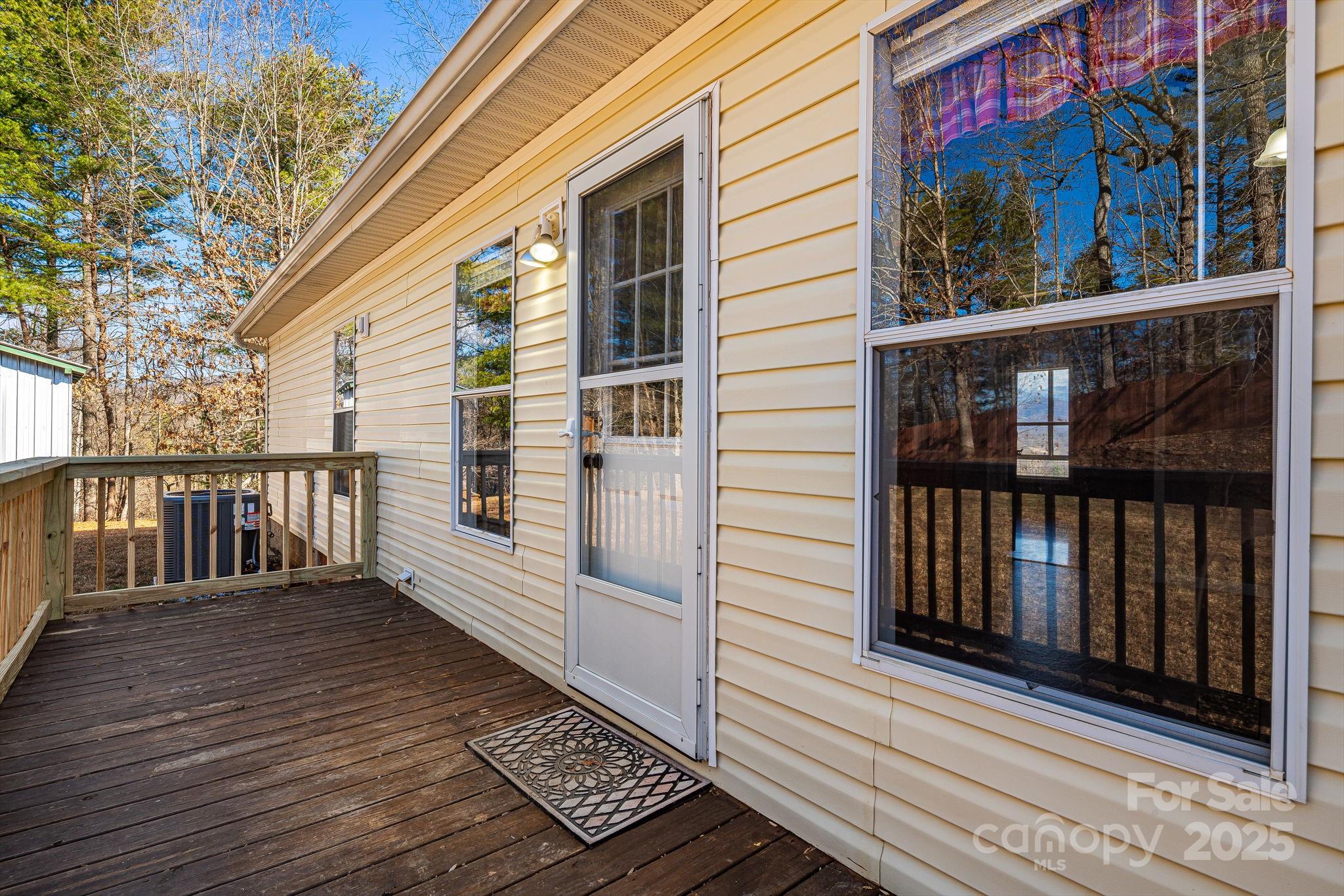 15 Cyrus Lane — Weaverville