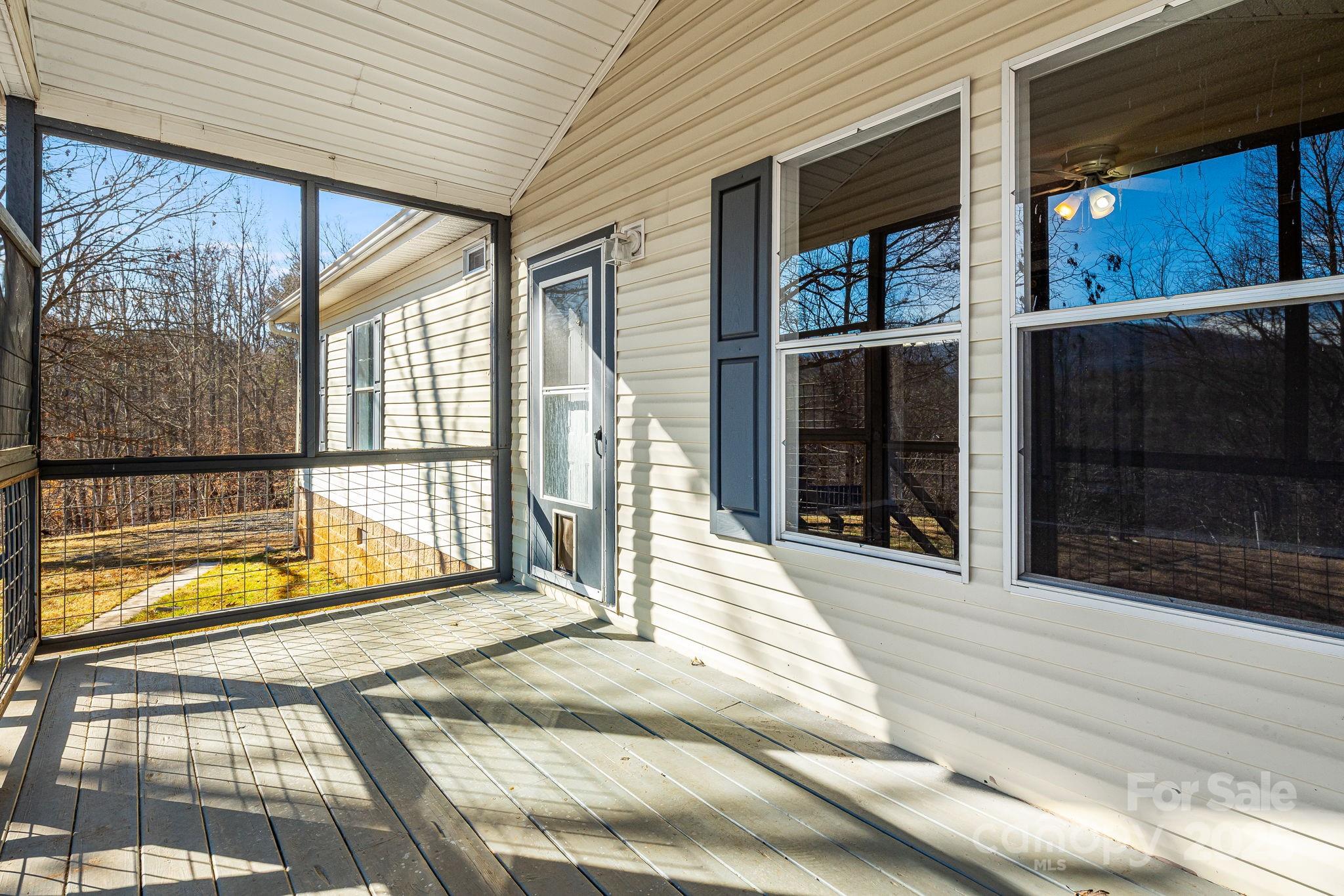 15 Cyrus Lane — Weaverville