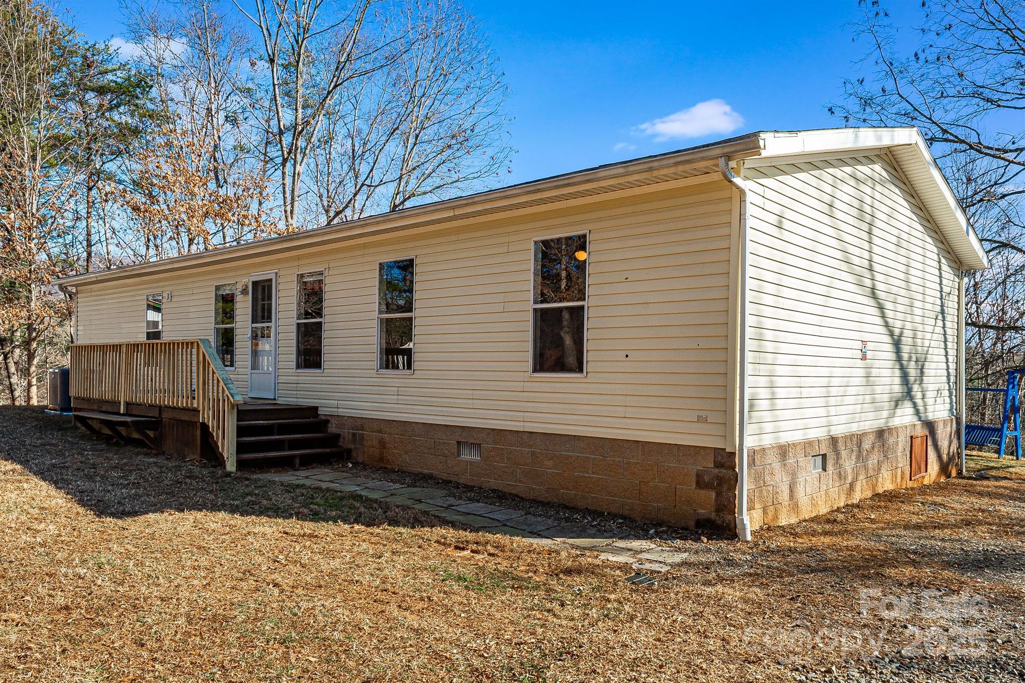 15 Cyrus Lane — Weaverville