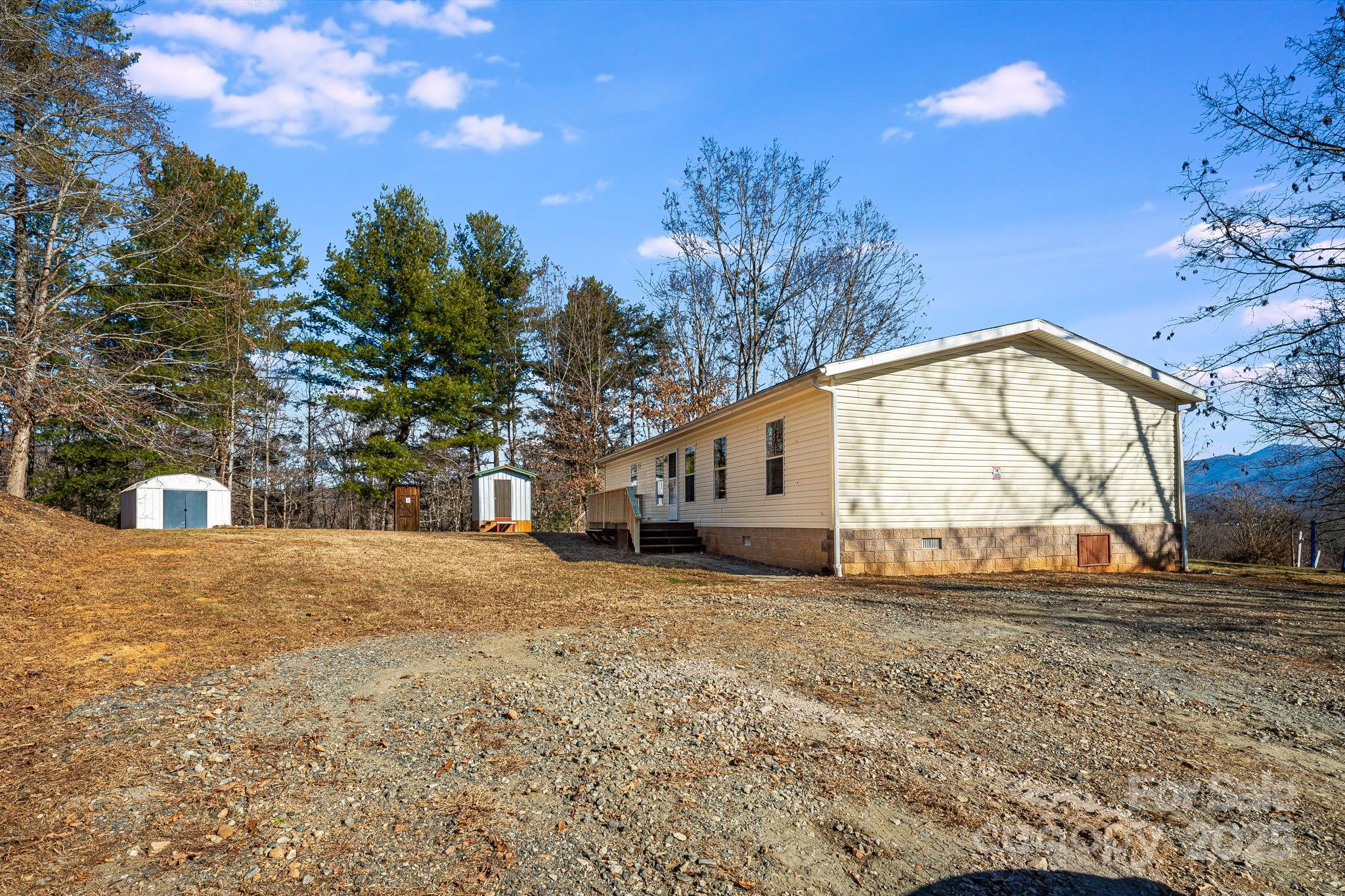 15 Cyrus Lane — Weaverville
