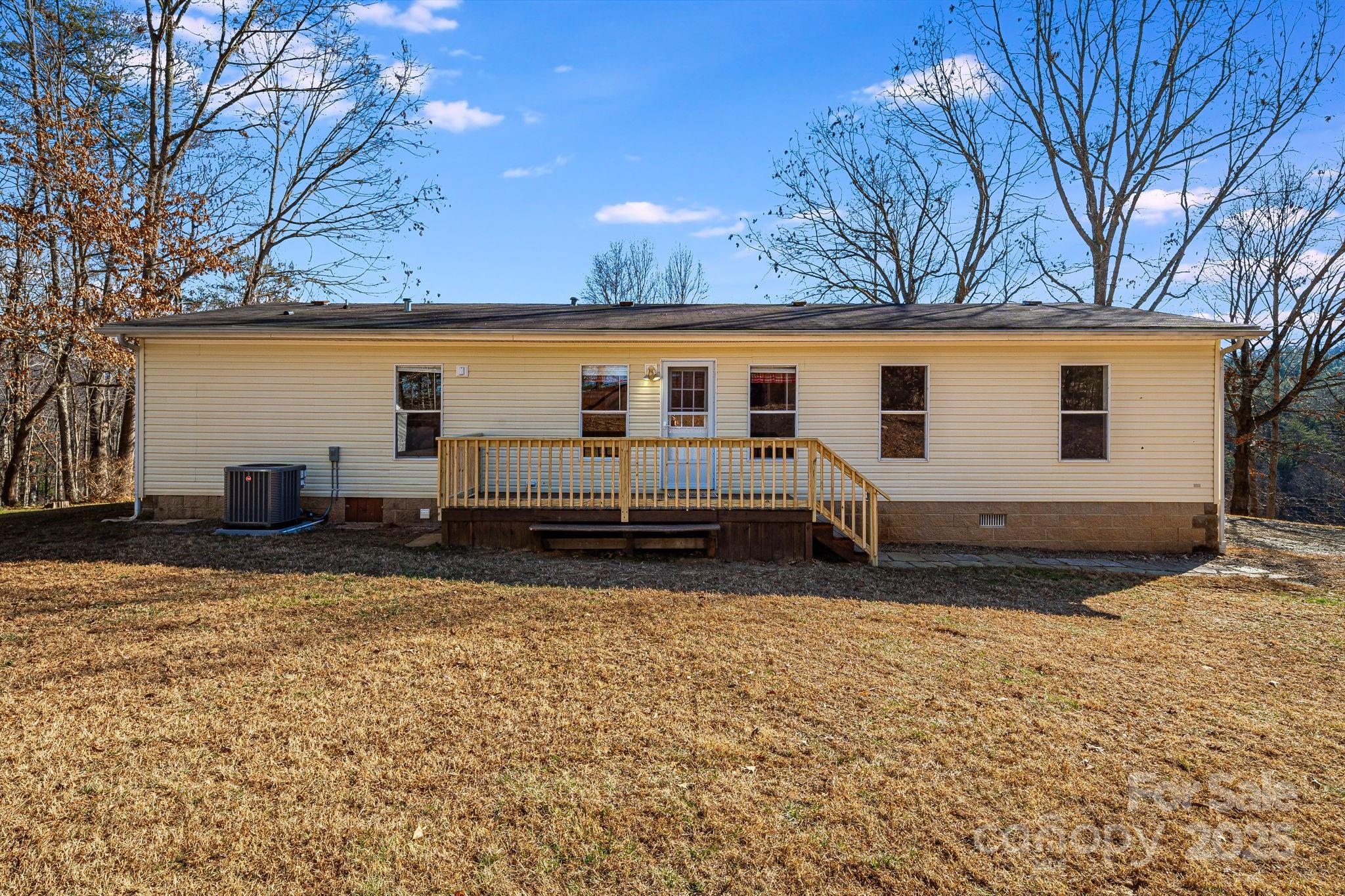 15 Cyrus Lane — Weaverville